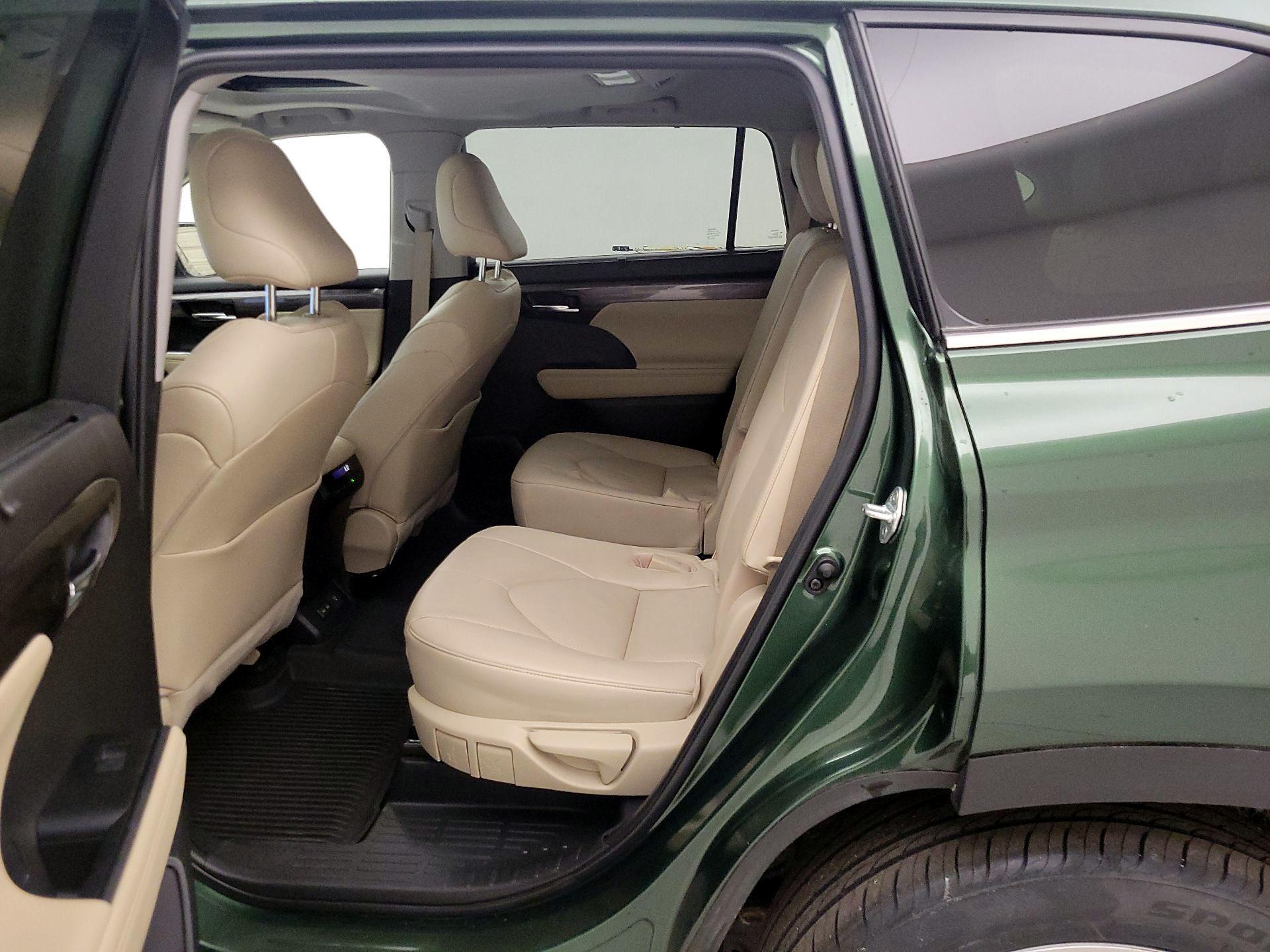 Thumbnail: 2023 Toyota Highlander - 20