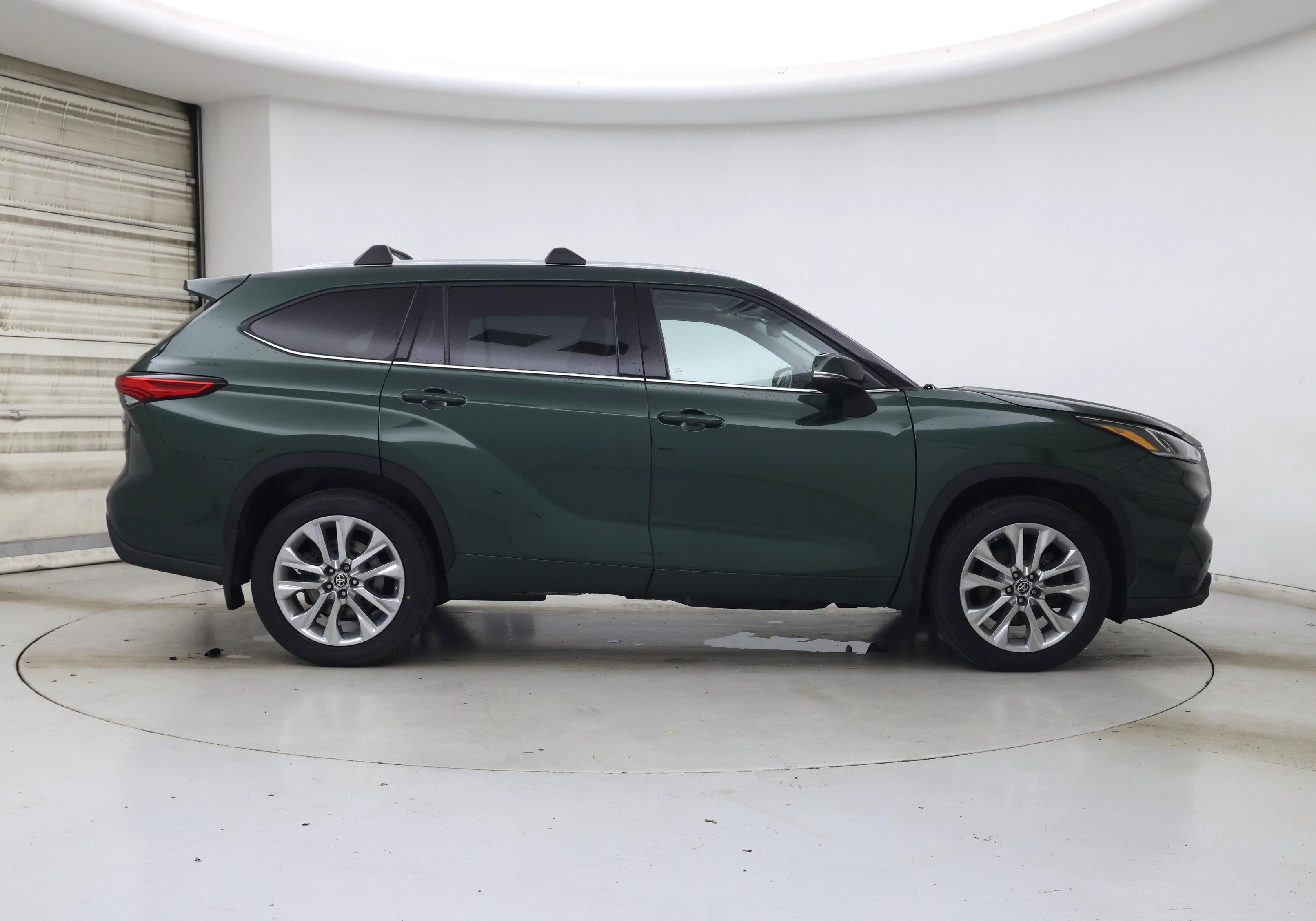 Thumbnail: 2023 Toyota Highlander - 7