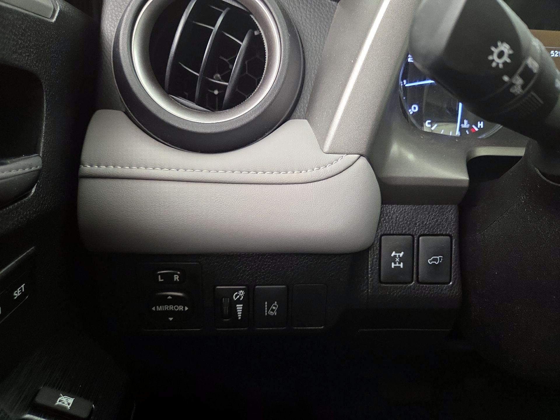 Thumbnail: 2018 Toyota RAV4 - 13