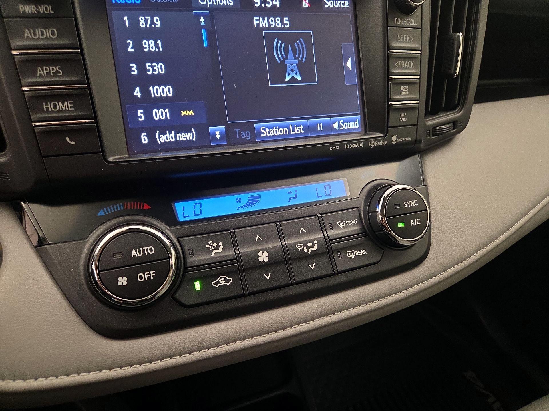 Thumbnail: 2018 Toyota RAV4 - 17