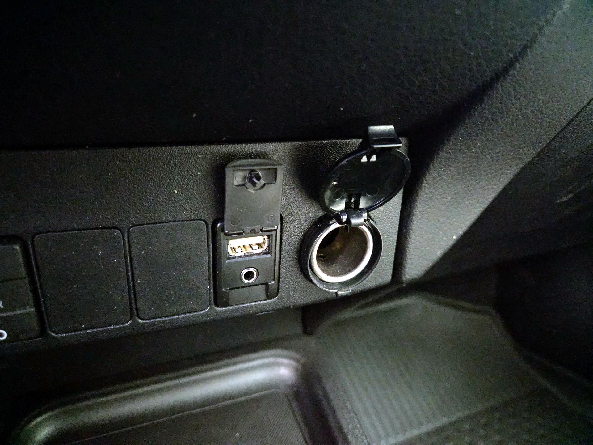 Thumbnail: 2018 Toyota RAV4 - 19