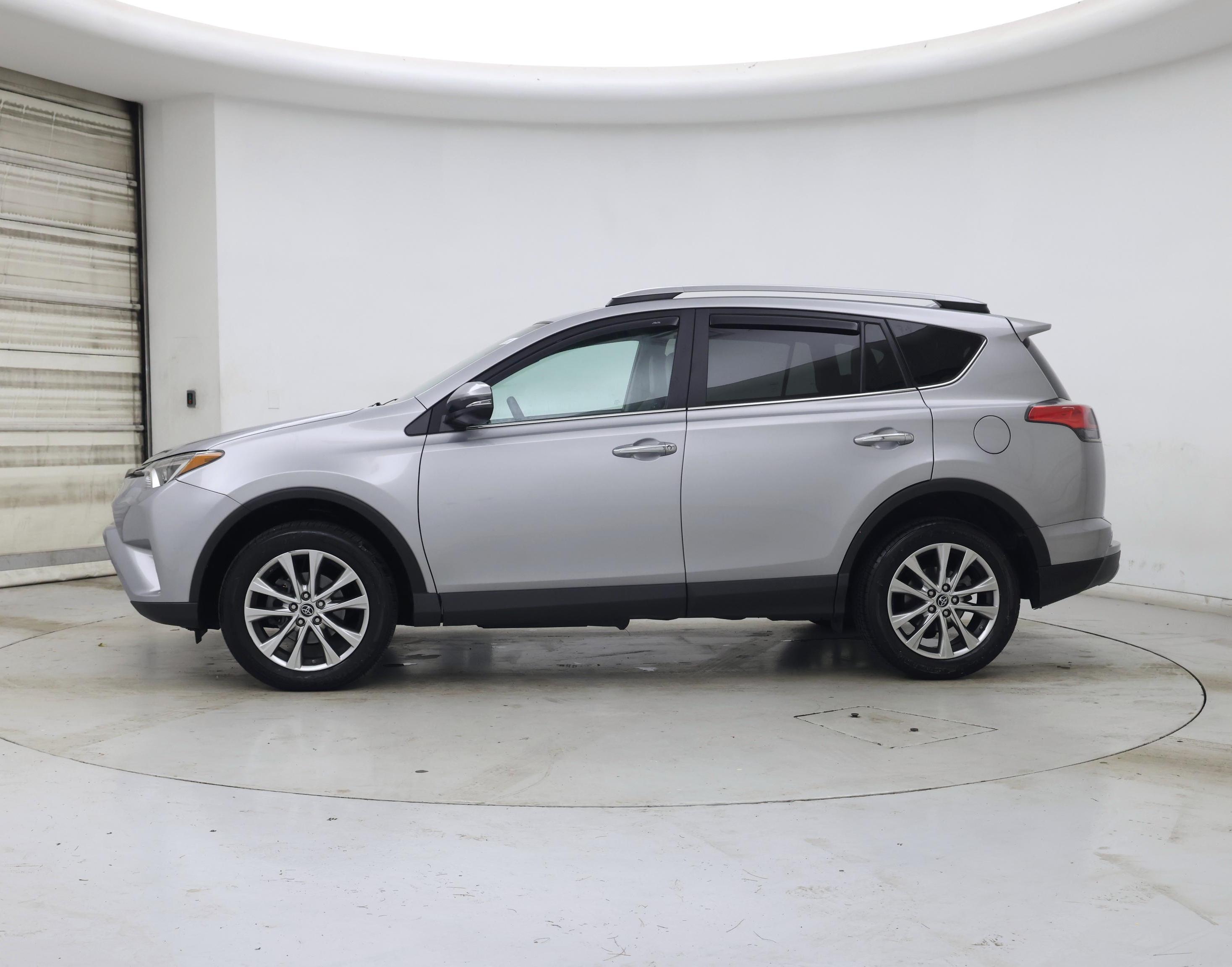 Thumbnail: 2018 Toyota RAV4 - 3