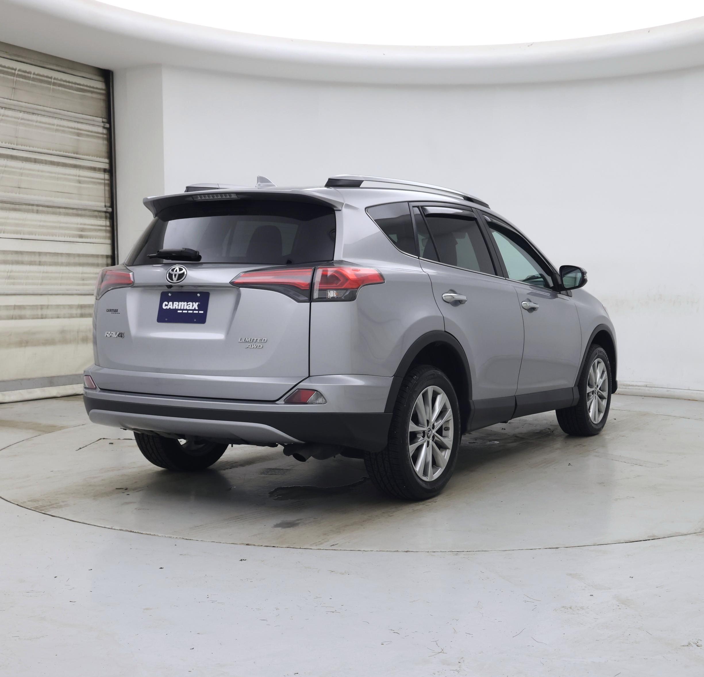 Thumbnail: 2018 Toyota RAV4 - 8