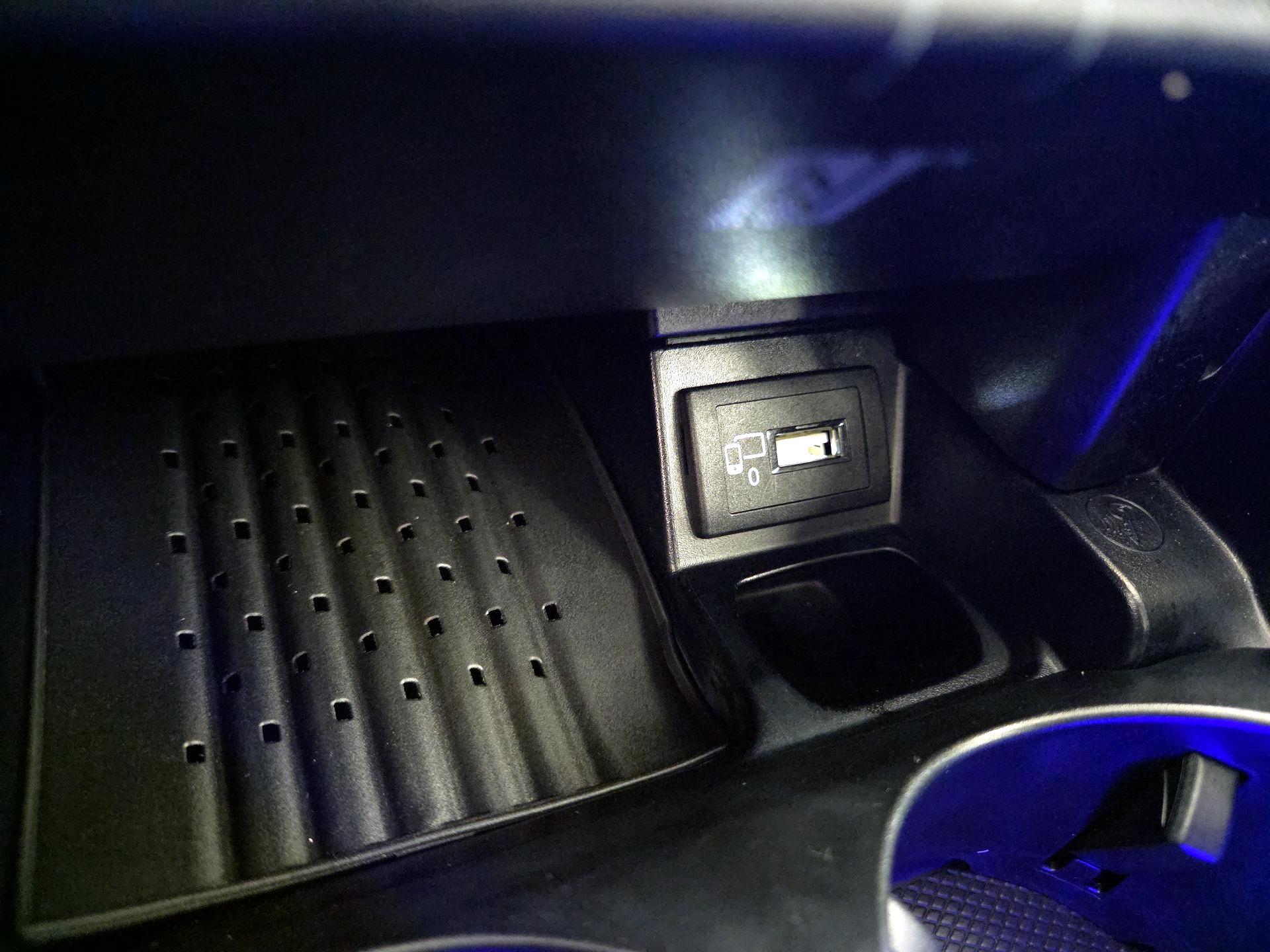 Thumbnail: 2020 Mercedes-Benz E-Class - 19