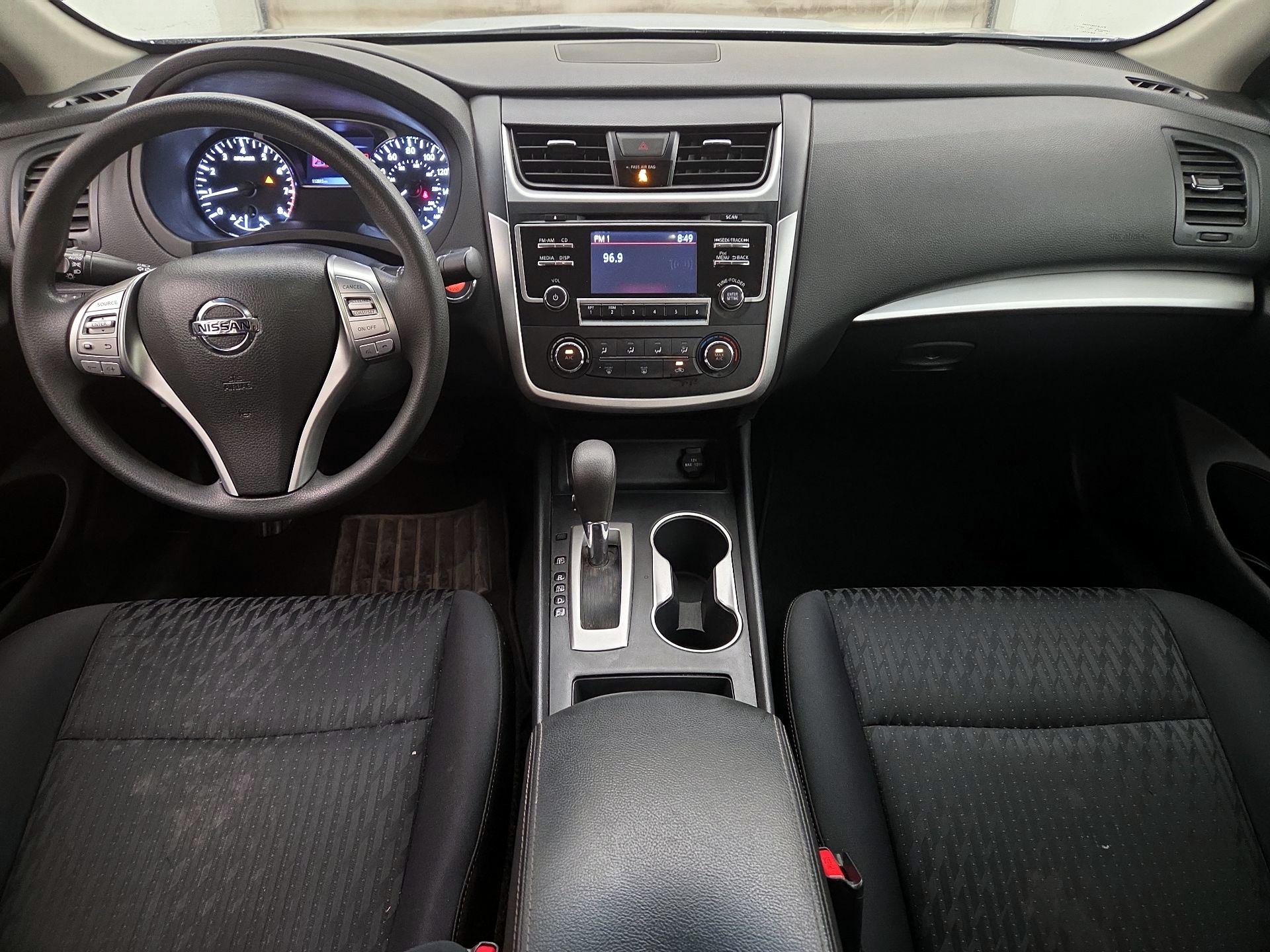 Thumbnail: 2017 Nissan Altima - 9