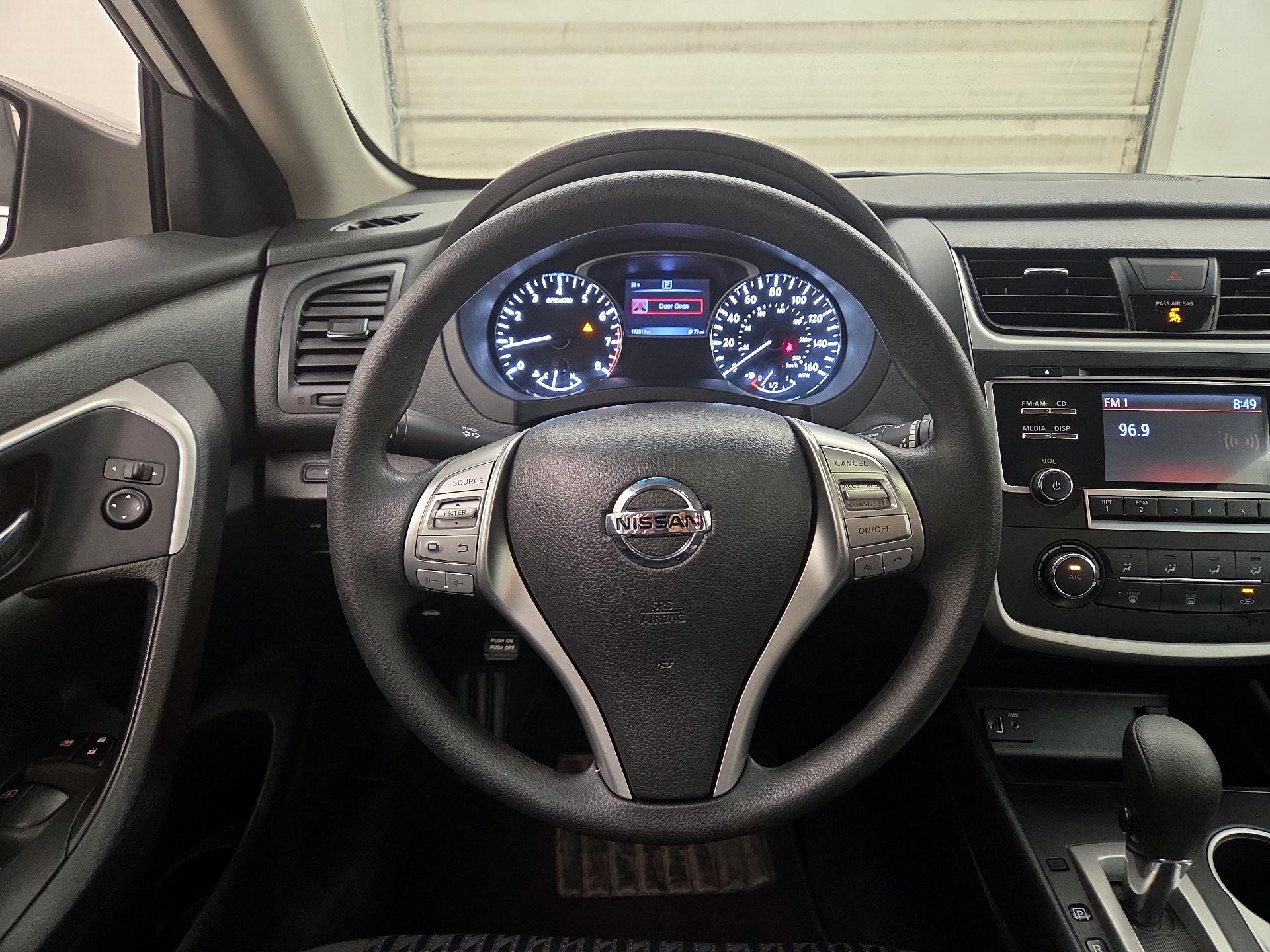 Thumbnail: 2017 Nissan Altima - 10