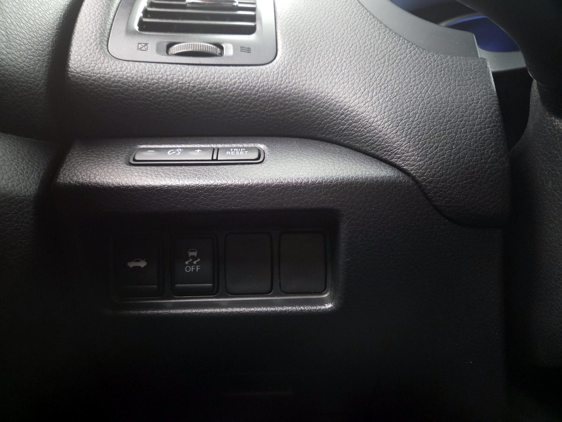 Thumbnail: 2017 Nissan Altima - 13