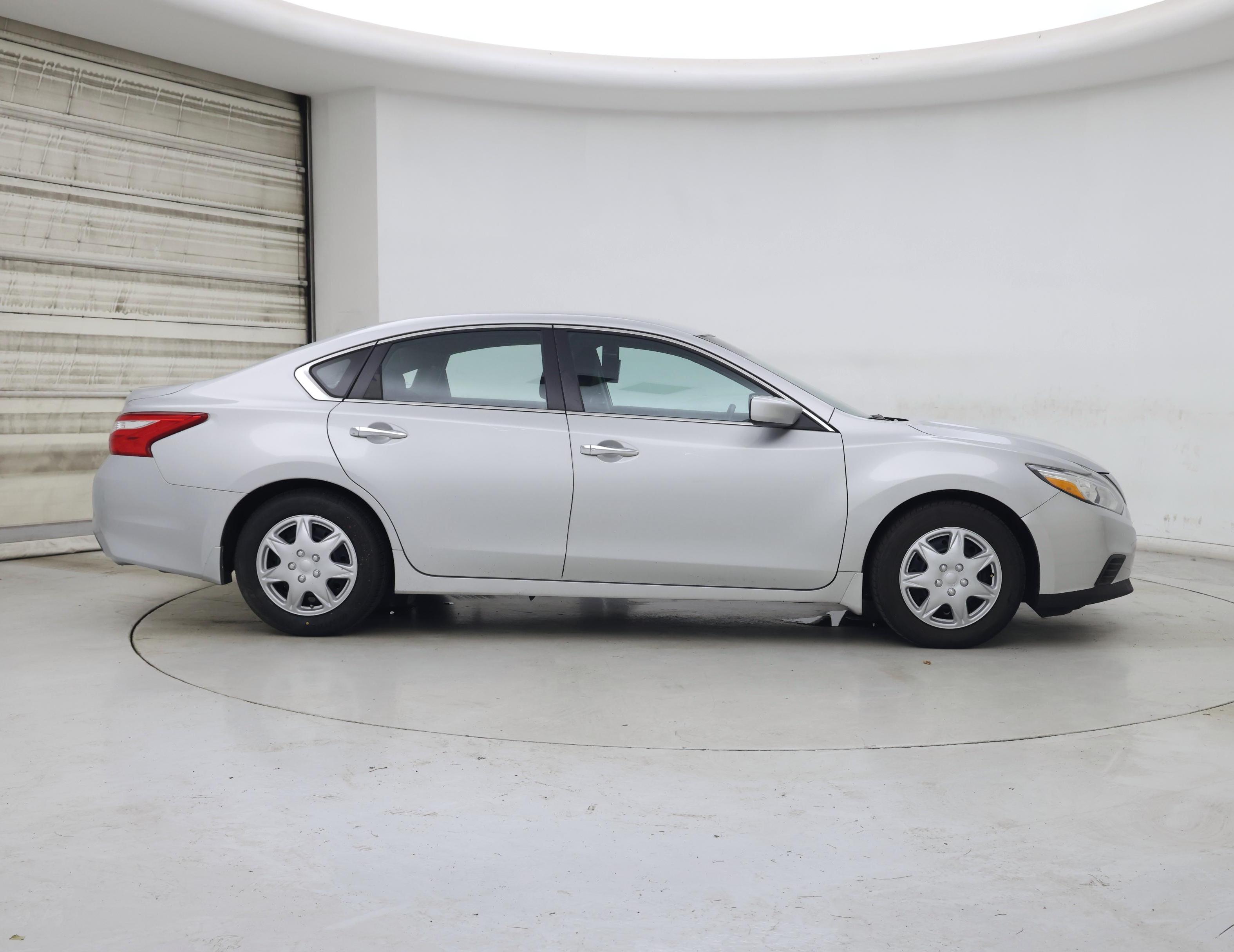 Thumbnail: 2017 Nissan Altima - 7