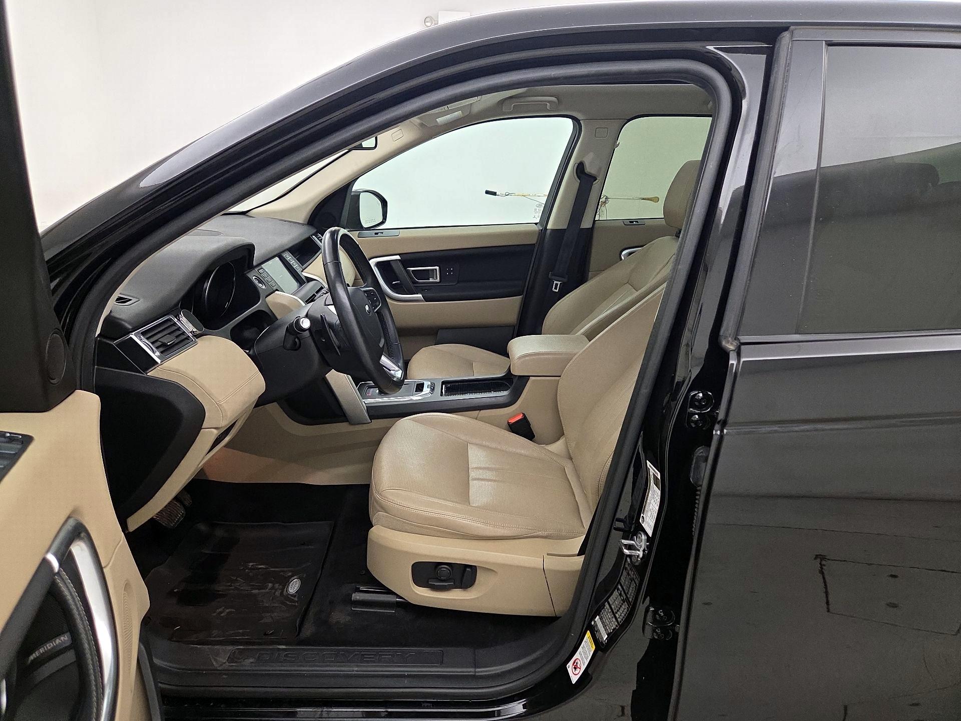 Thumbnail: 2019 Land Rover Discovery Sport - 11