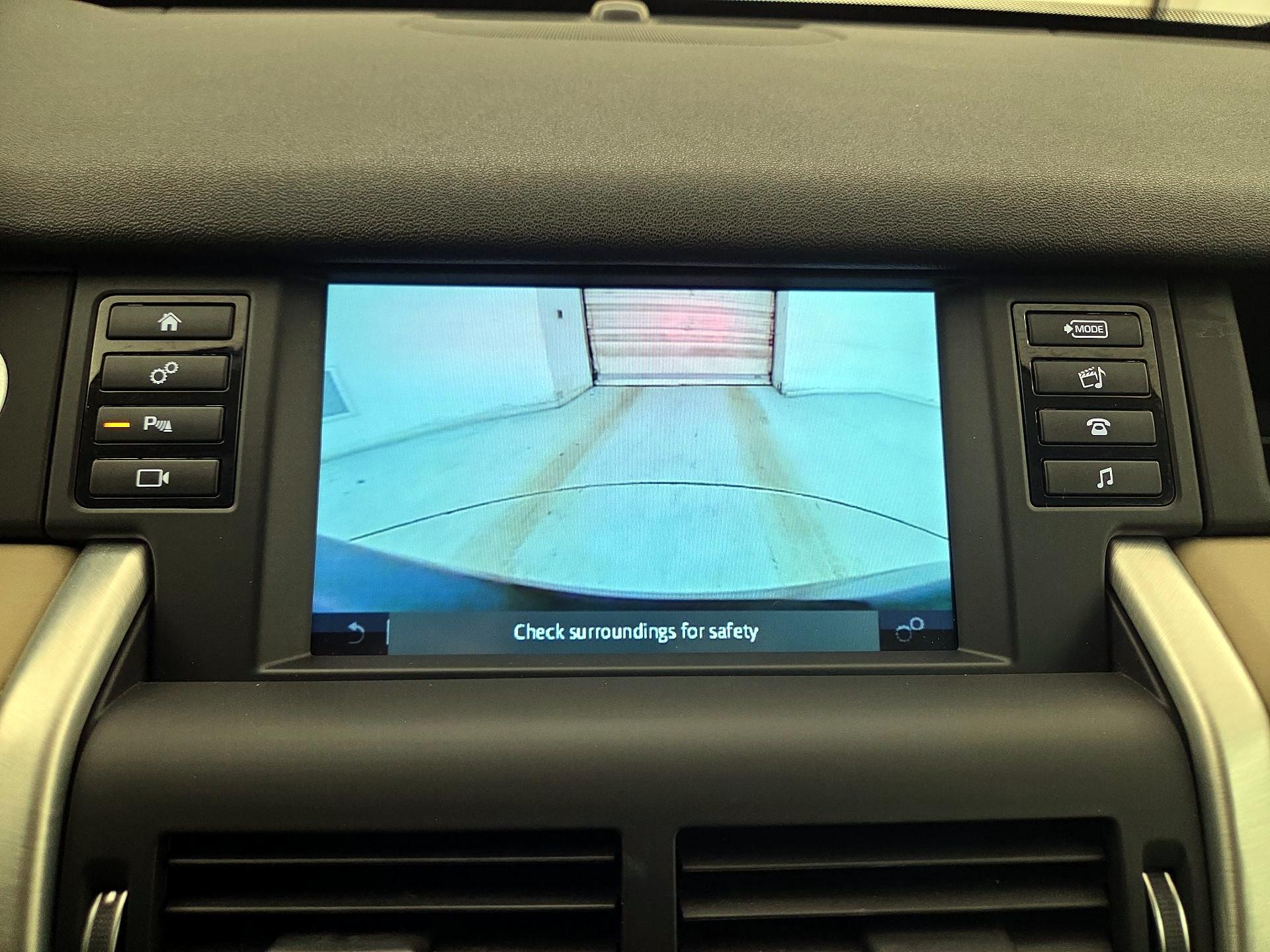 Thumbnail: 2019 Land Rover Discovery Sport - 14