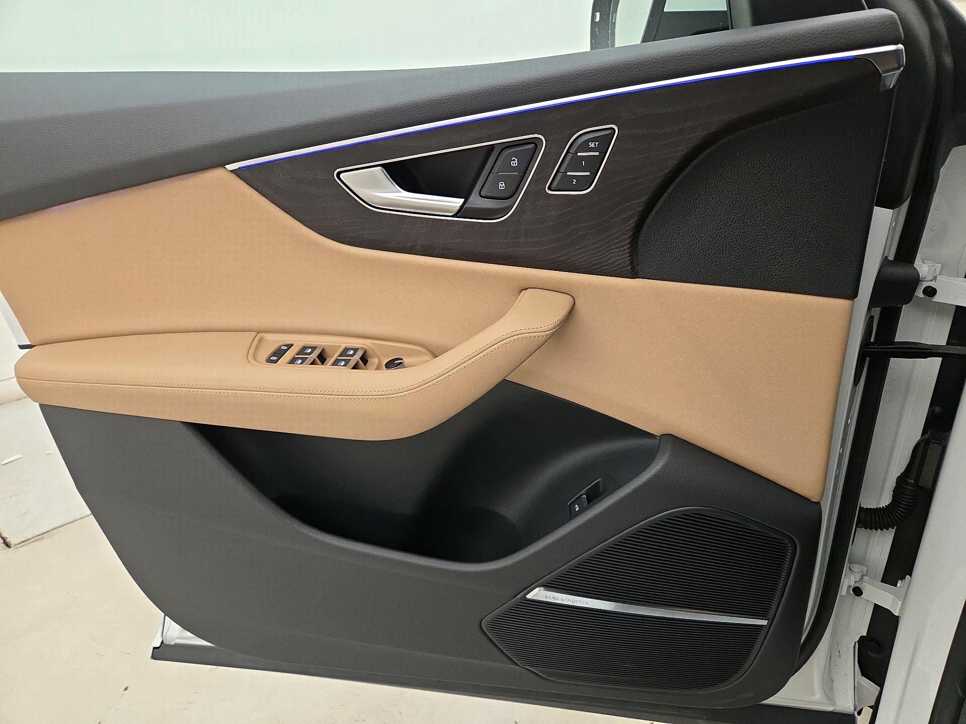 Thumbnail: 2023 Audi Q8 - 12