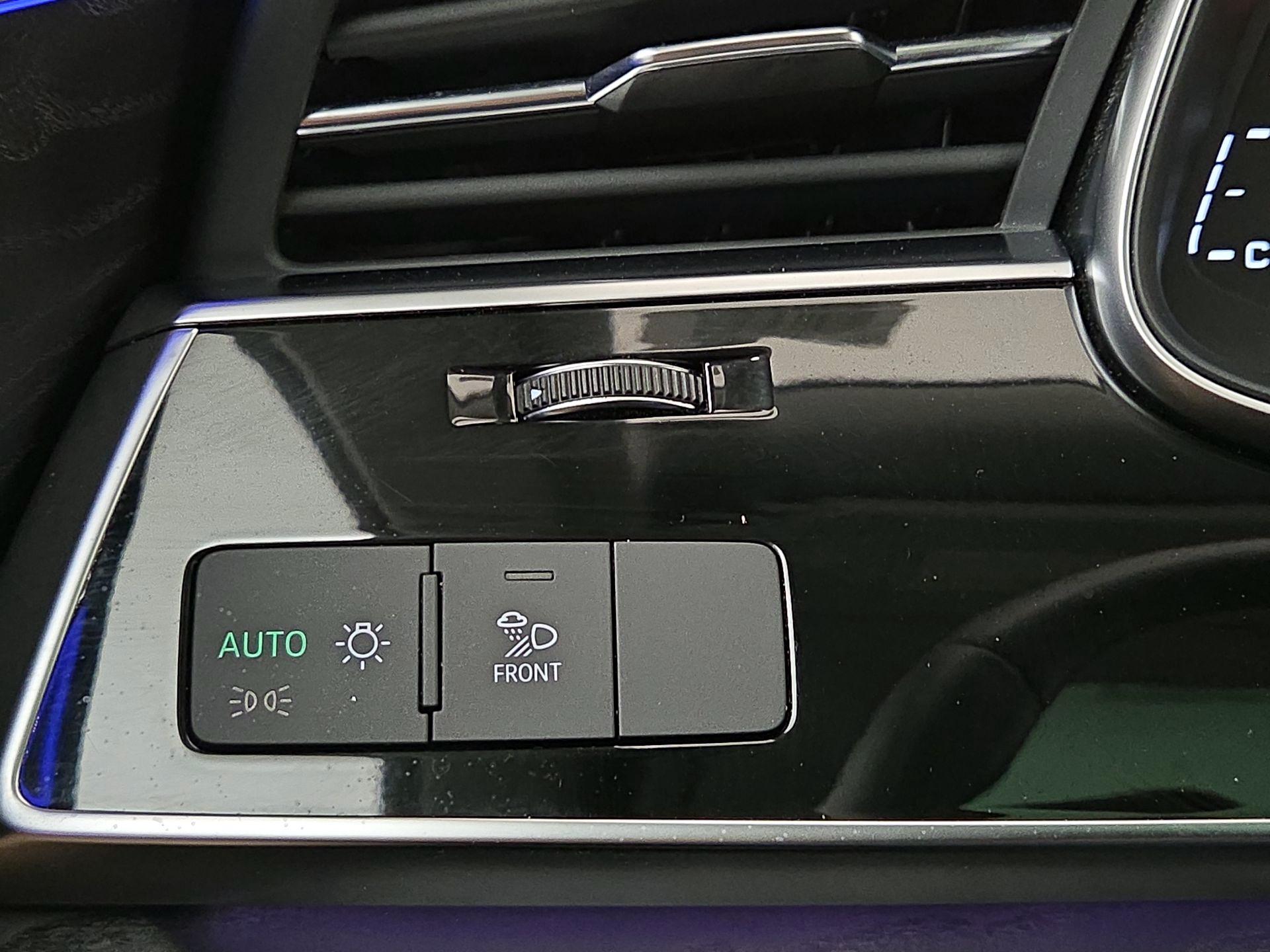 Thumbnail: 2023 Audi Q8 - 13