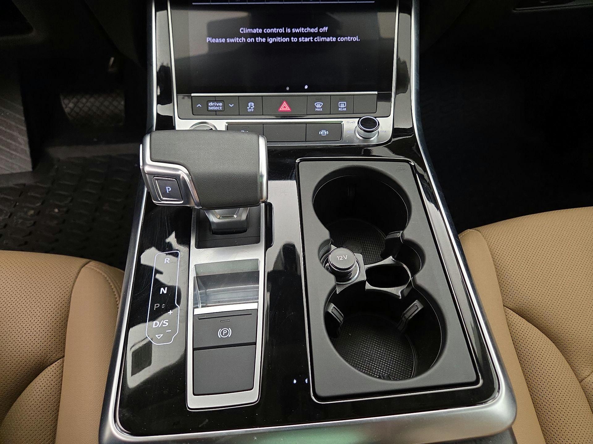 Thumbnail: 2023 Audi Q8 - 18