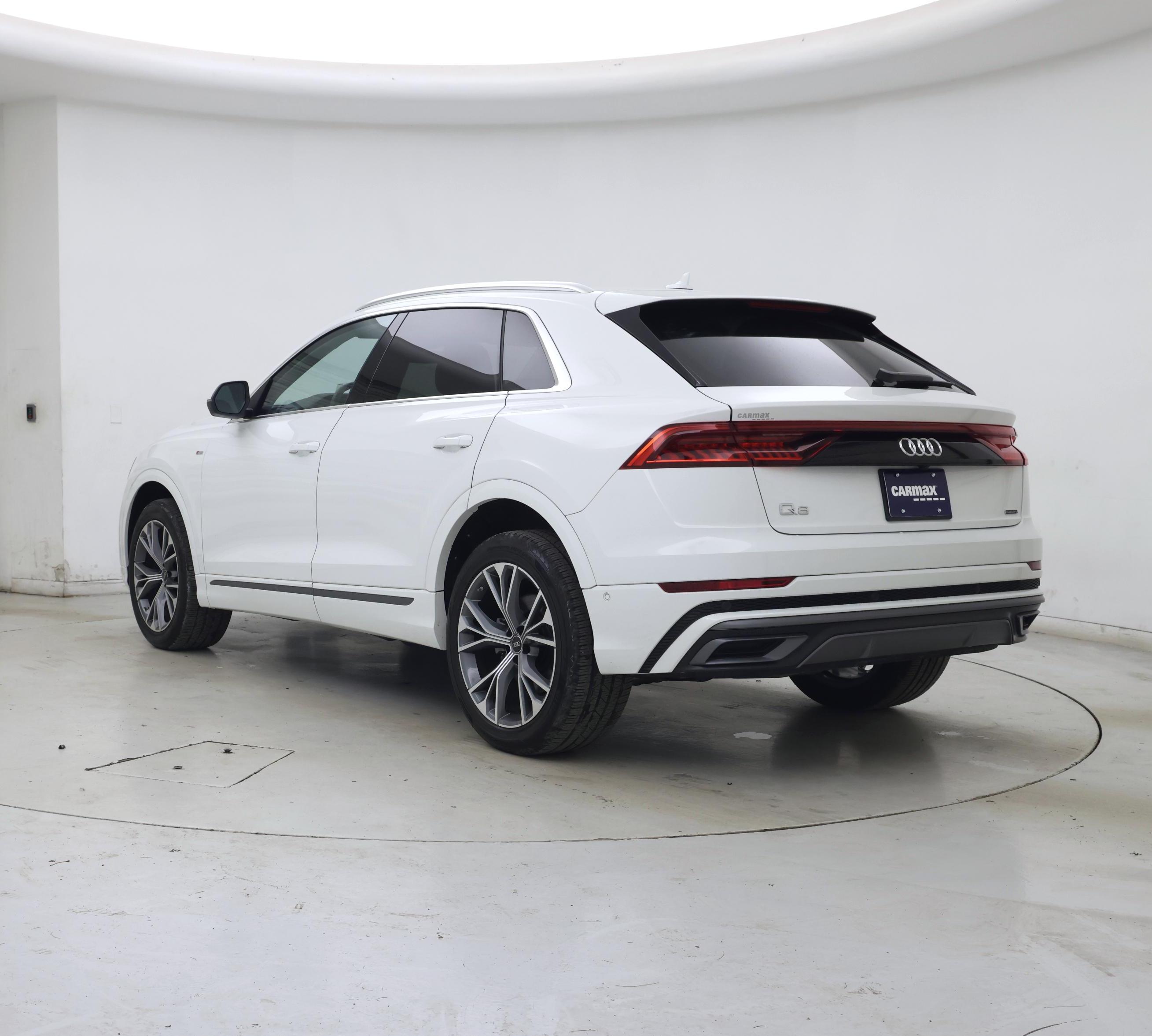 Thumbnail: 2023 Audi Q8 - 2