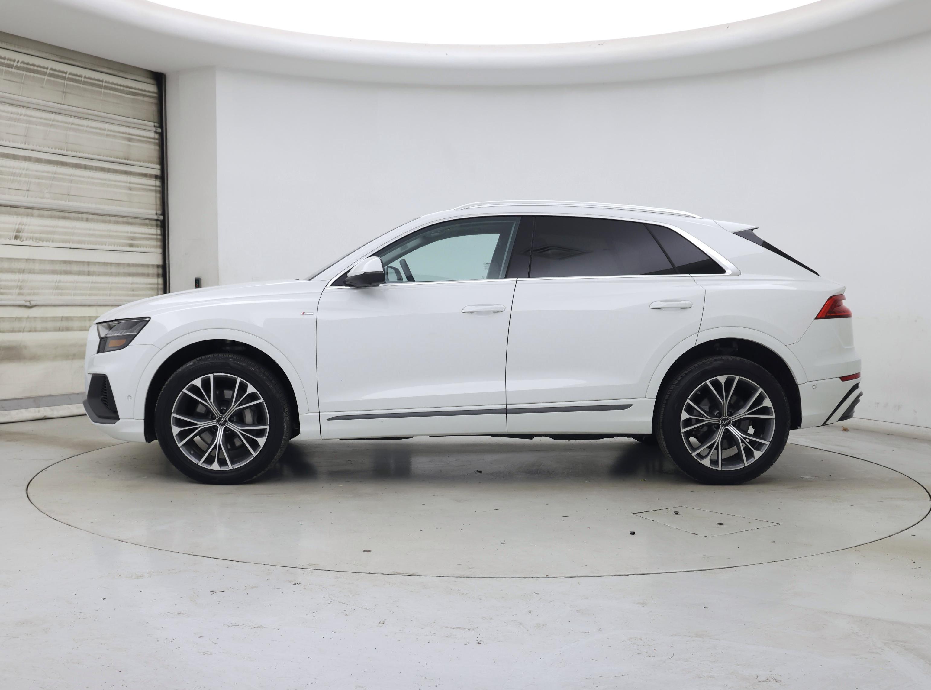 Thumbnail: 2023 Audi Q8 - 3