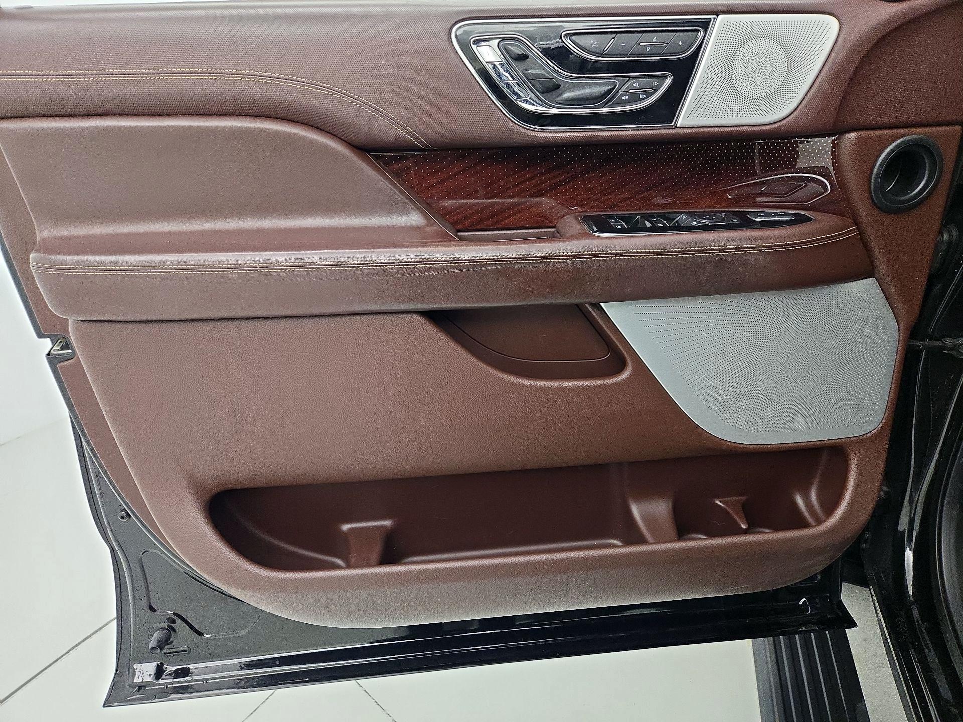 Thumbnail: 2018 Lincoln Navigator - 12