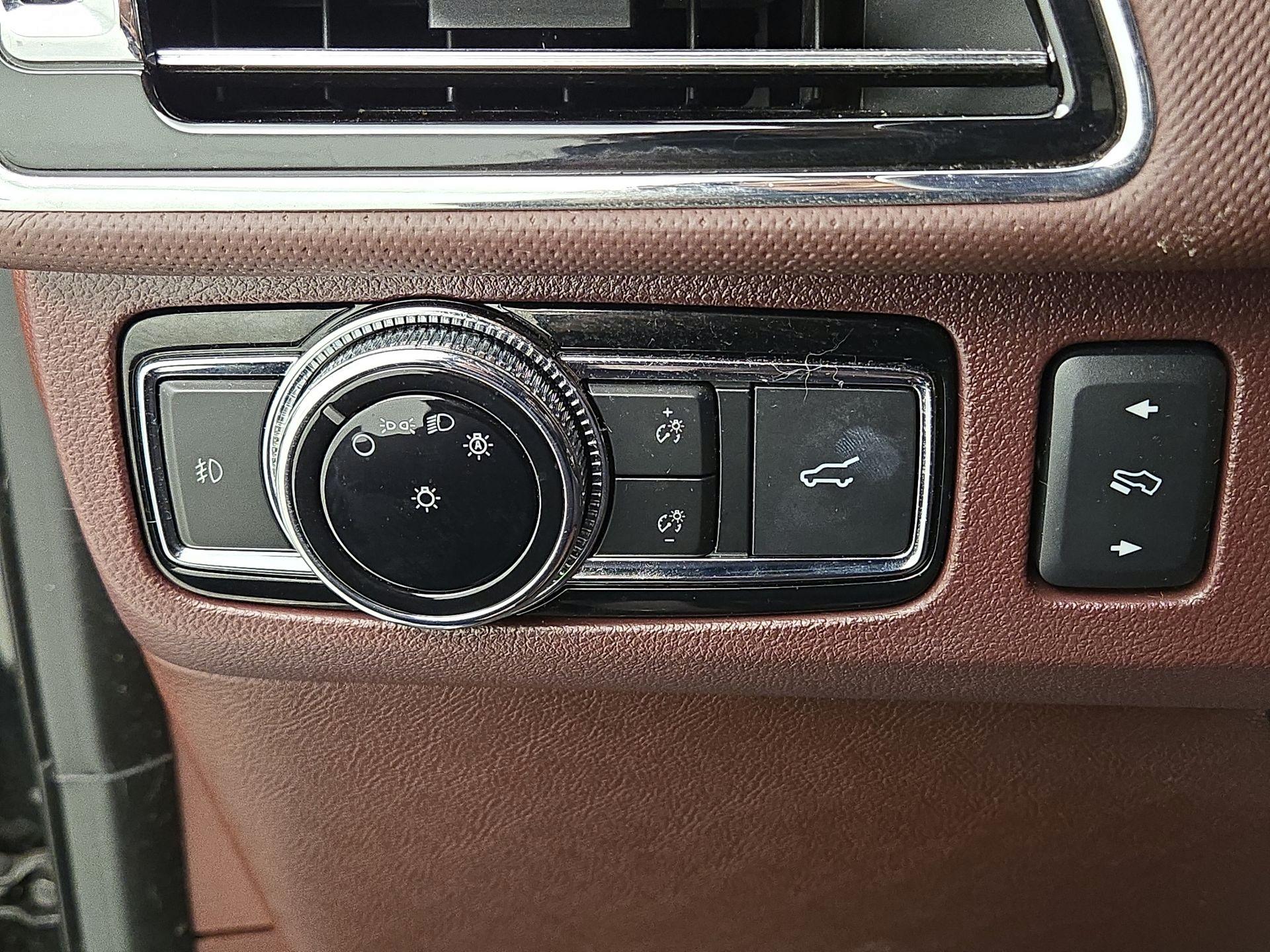 Thumbnail: 2018 Lincoln Navigator - 13