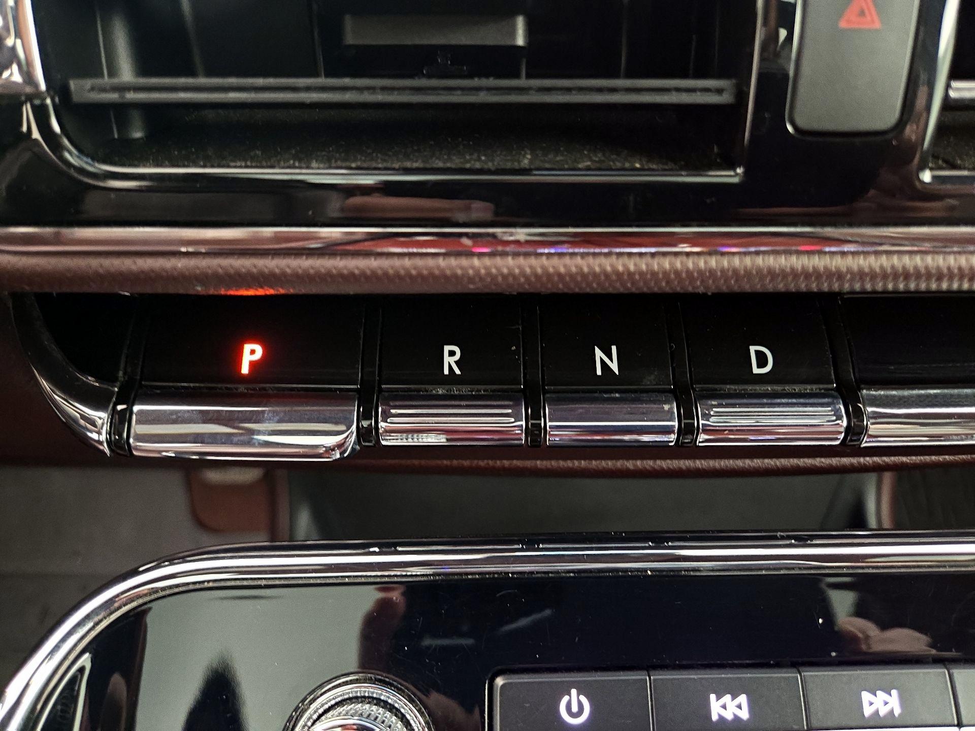 Thumbnail: 2018 Lincoln Navigator - 18