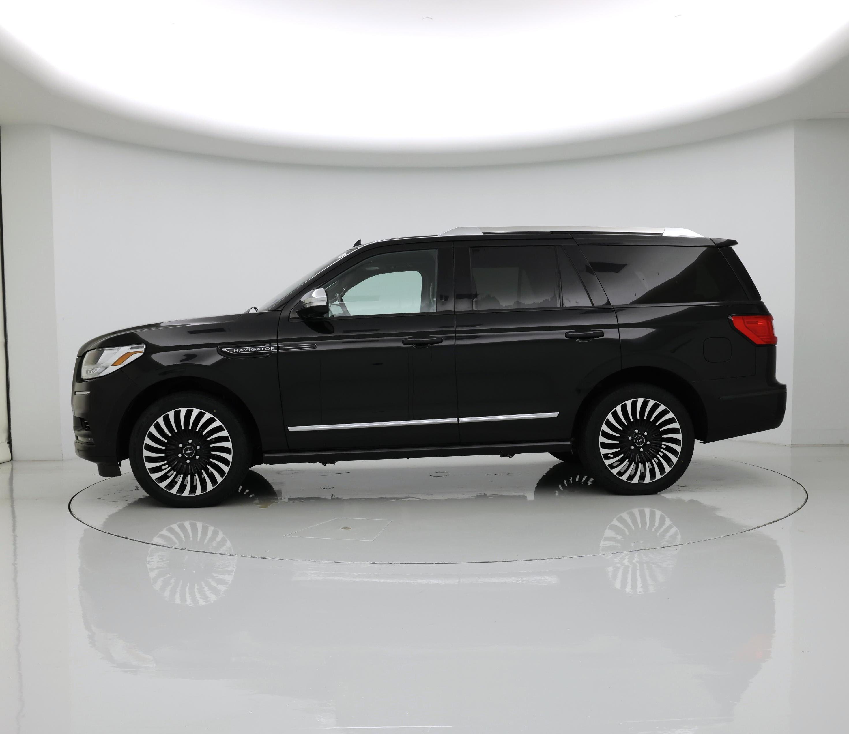 Thumbnail: 2018 Lincoln Navigator - 3