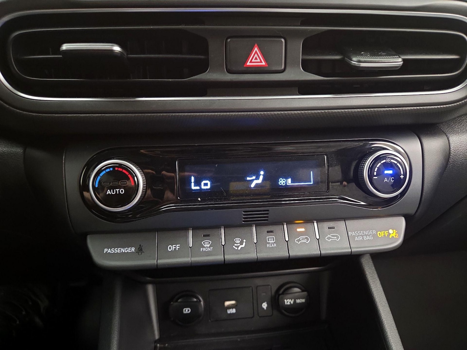 2023 Hyundai Kona SEL - Photo 18