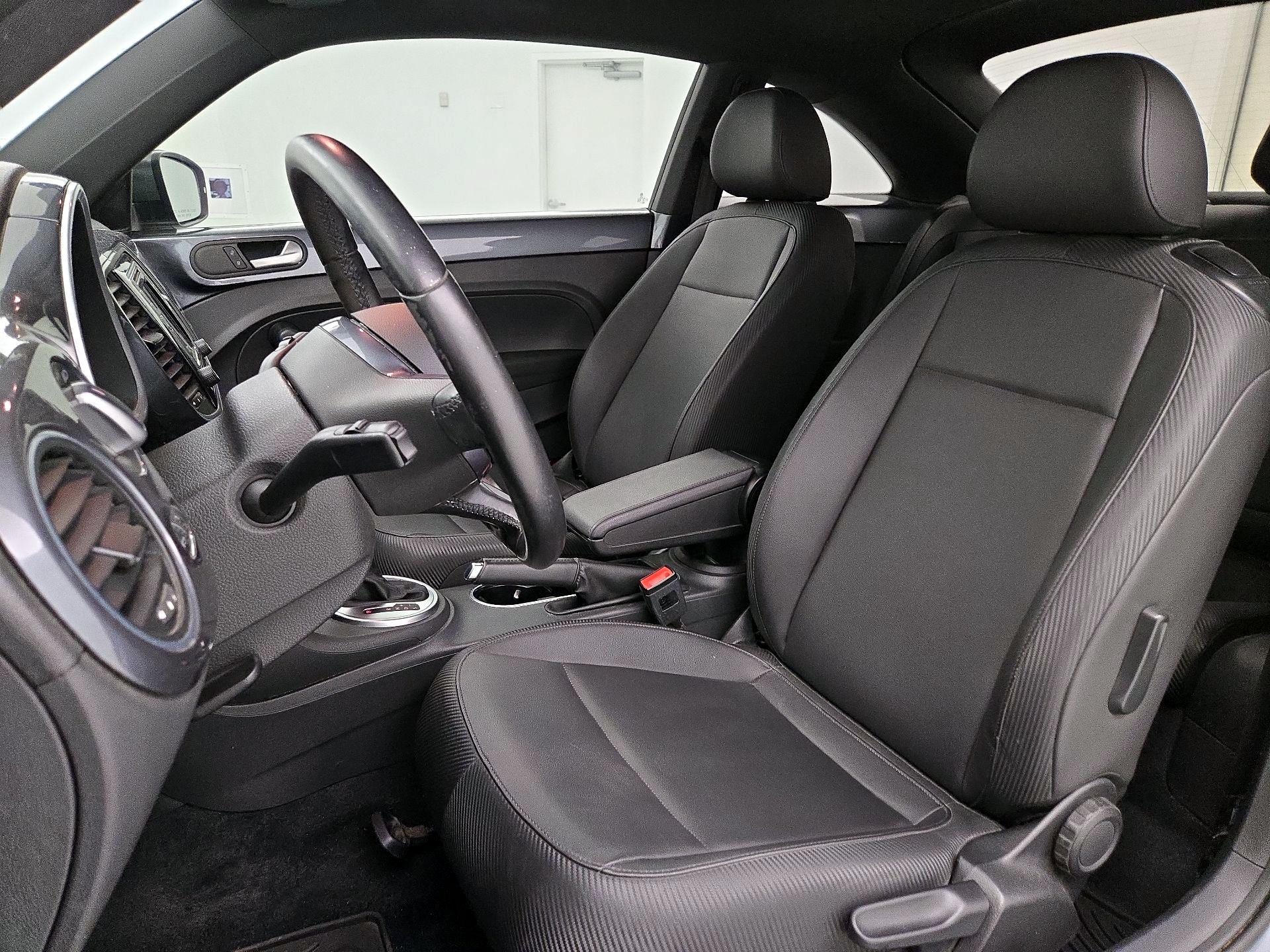 Thumbnail: 2016 Volkswagen Beetle - 11