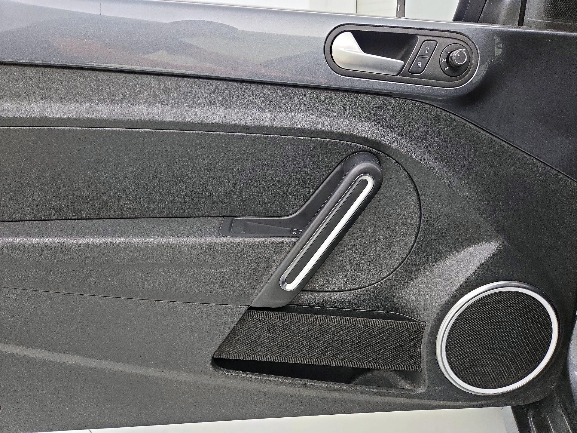 Thumbnail: 2016 Volkswagen Beetle - 12