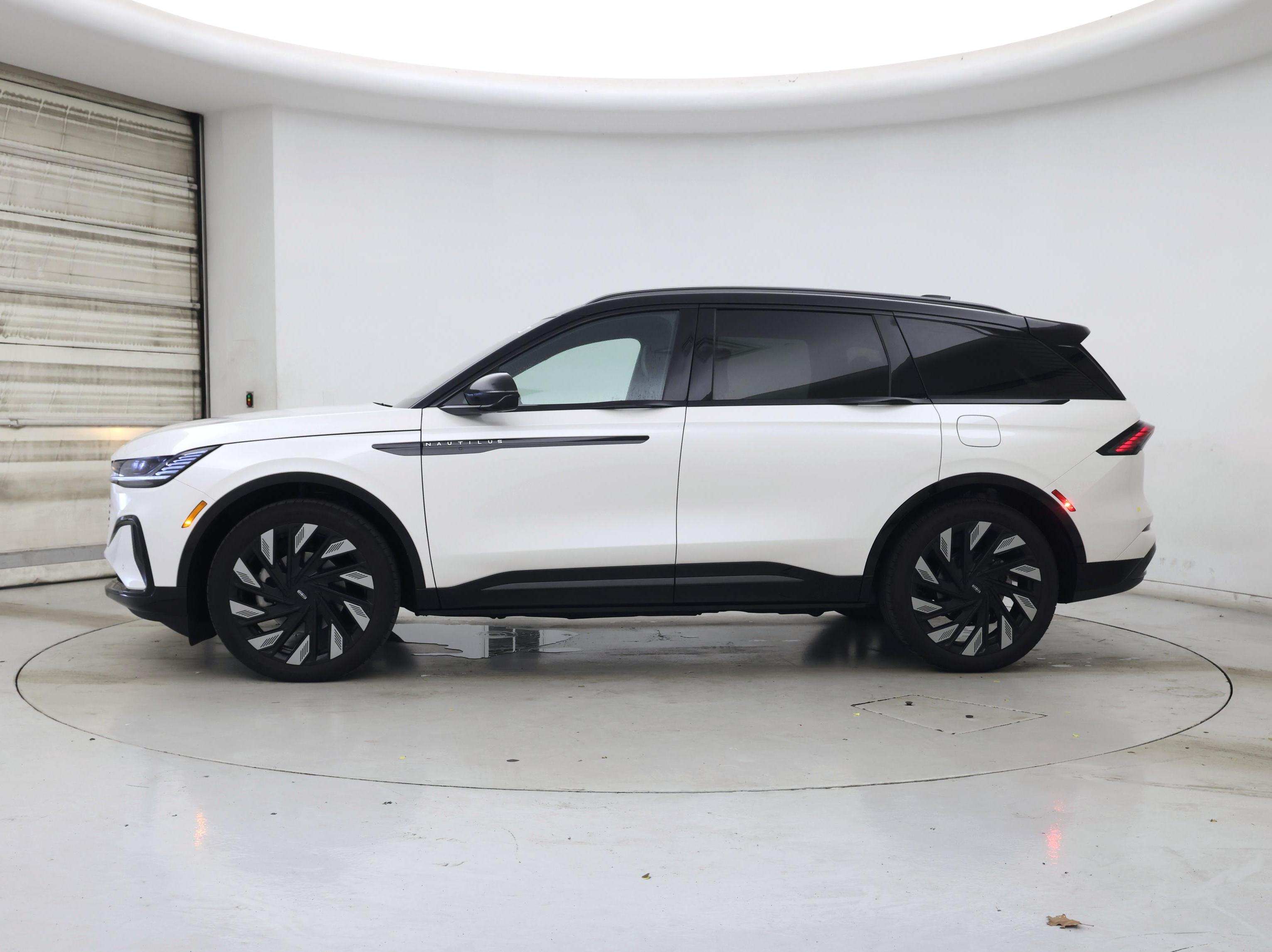 Thumbnail: 2025 Lincoln Nautilus - 3