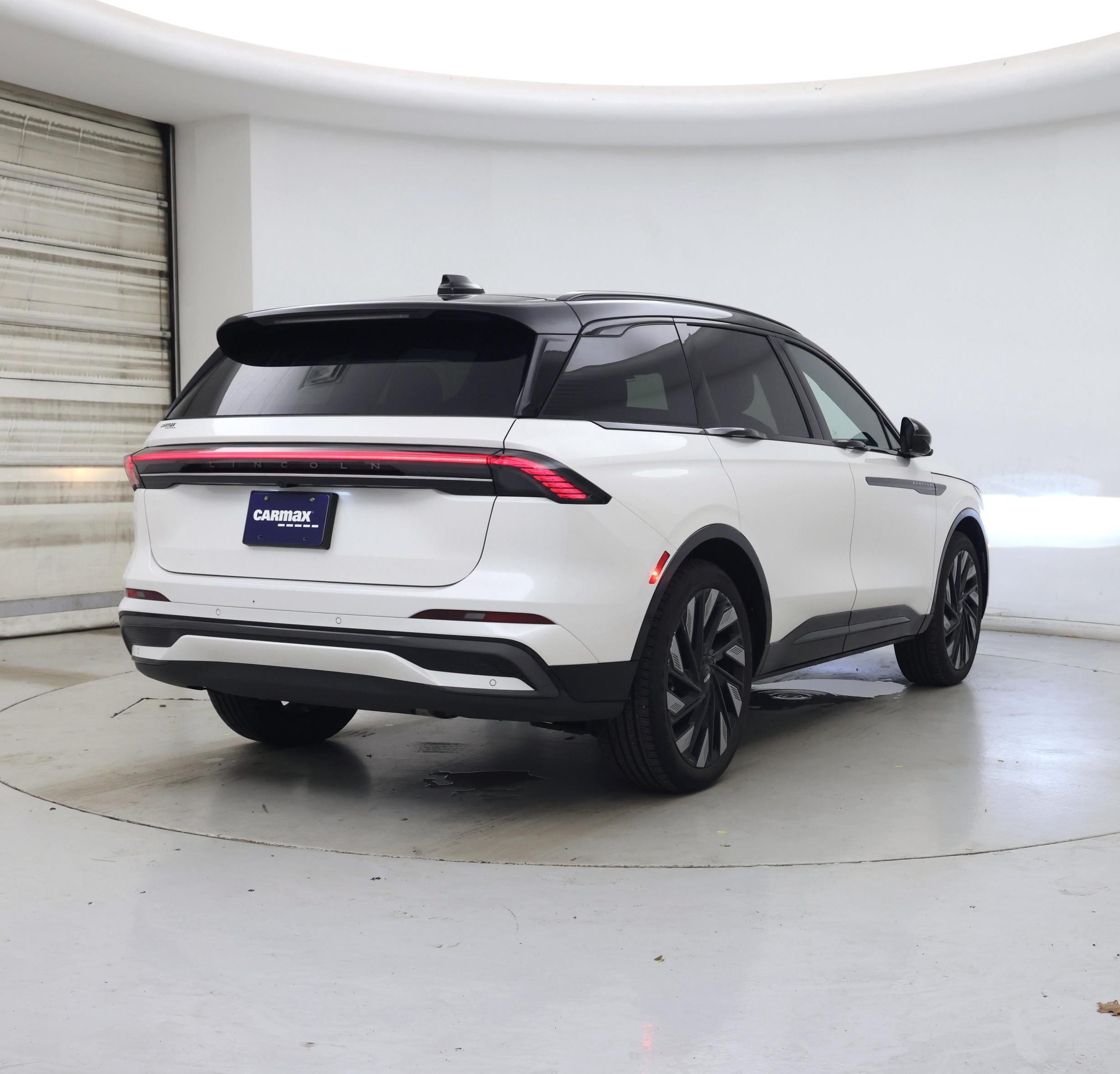 Thumbnail: 2025 Lincoln Nautilus - 8