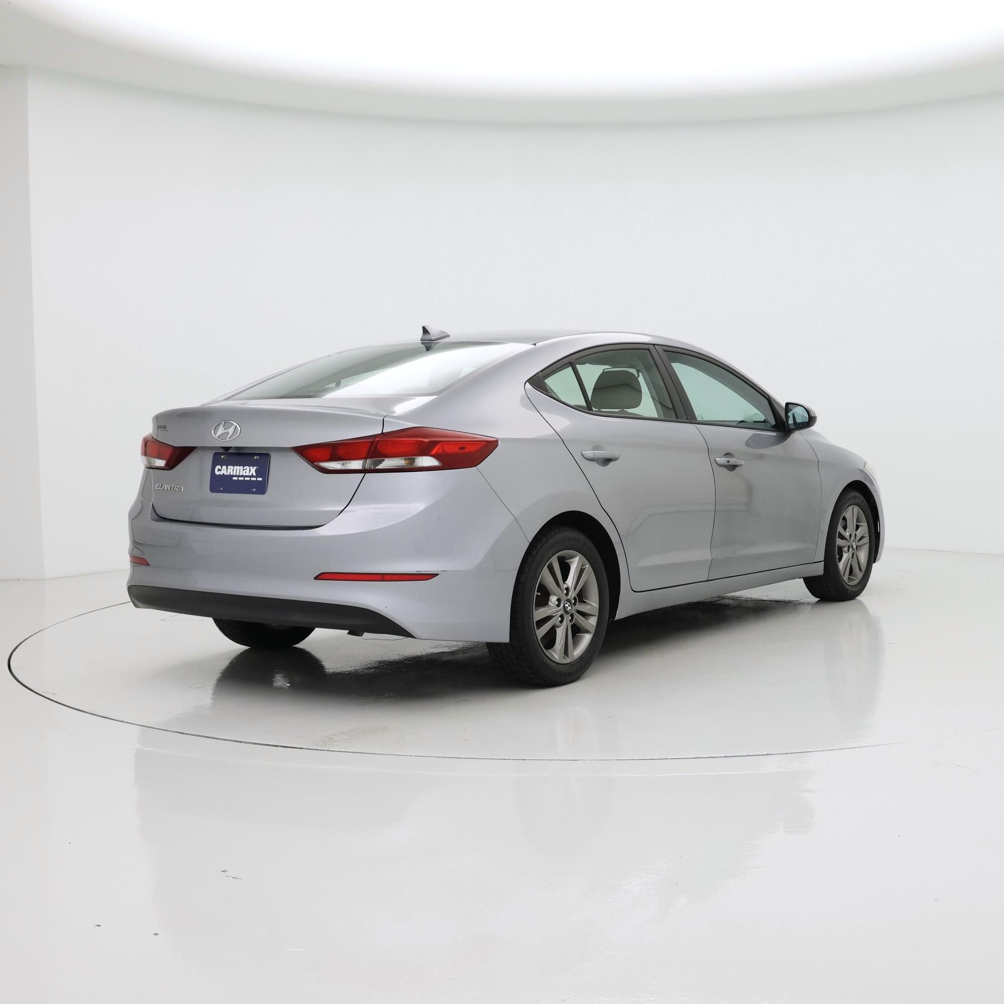 Thumbnail: 2017 Hyundai Elantra - 8