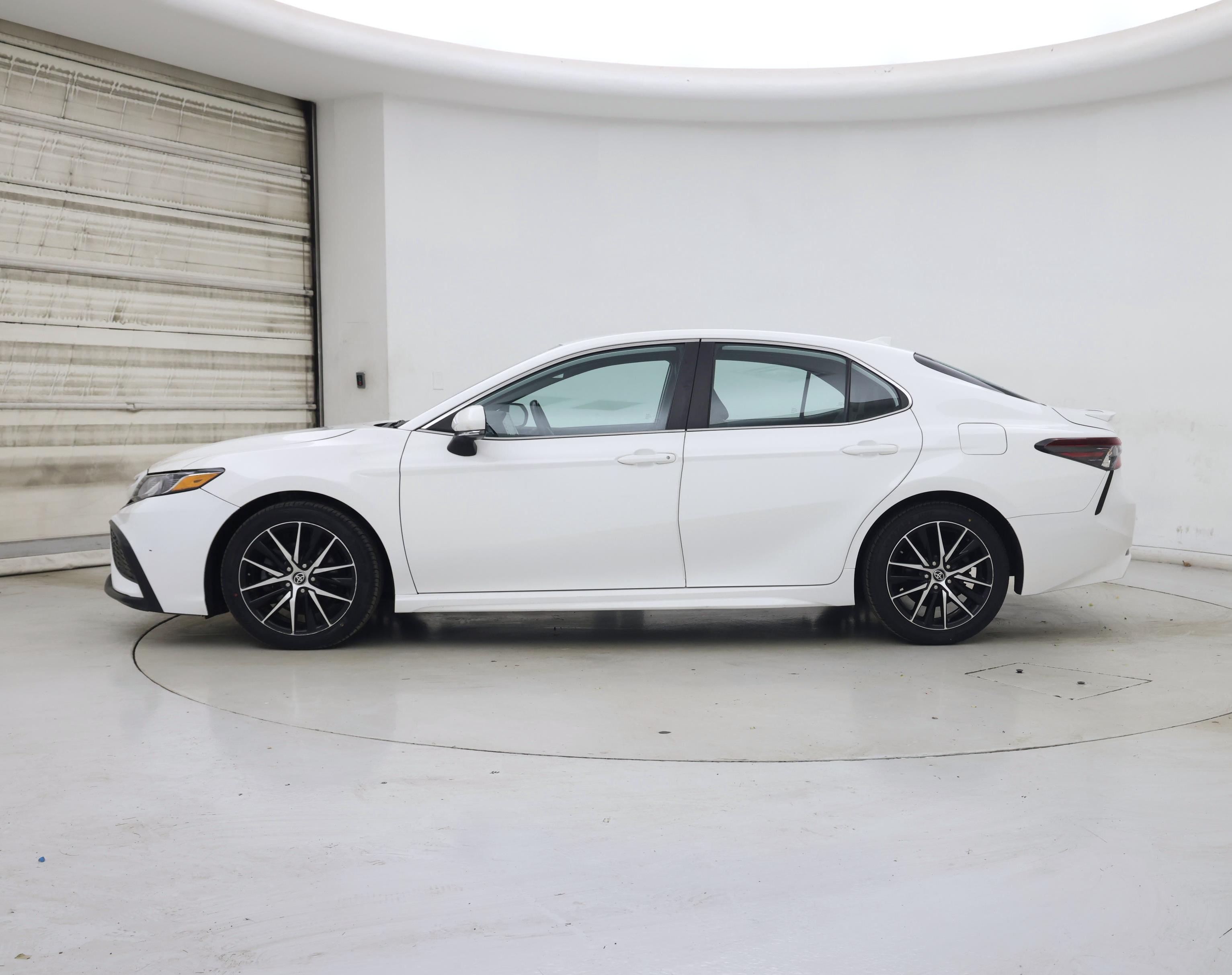 Thumbnail: 2022 Toyota Camry - 3