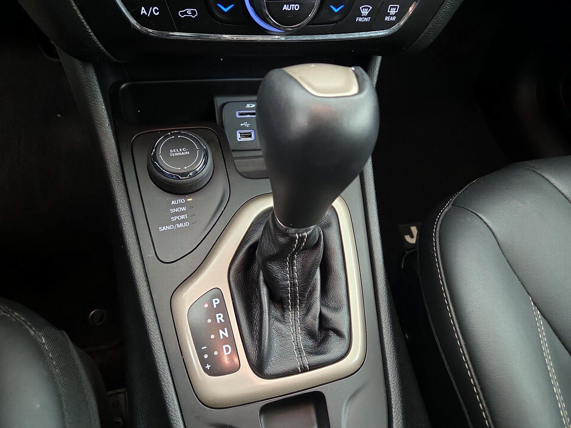 Thumbnail: 2016 Jeep Cherokee - 18