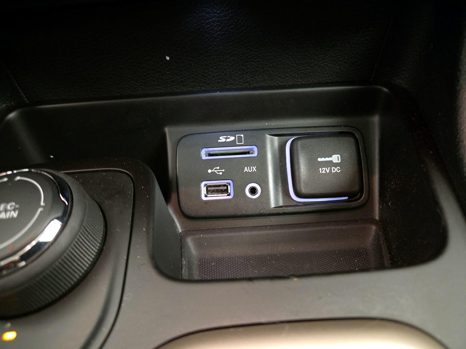 Thumbnail: 2016 Jeep Cherokee - 19