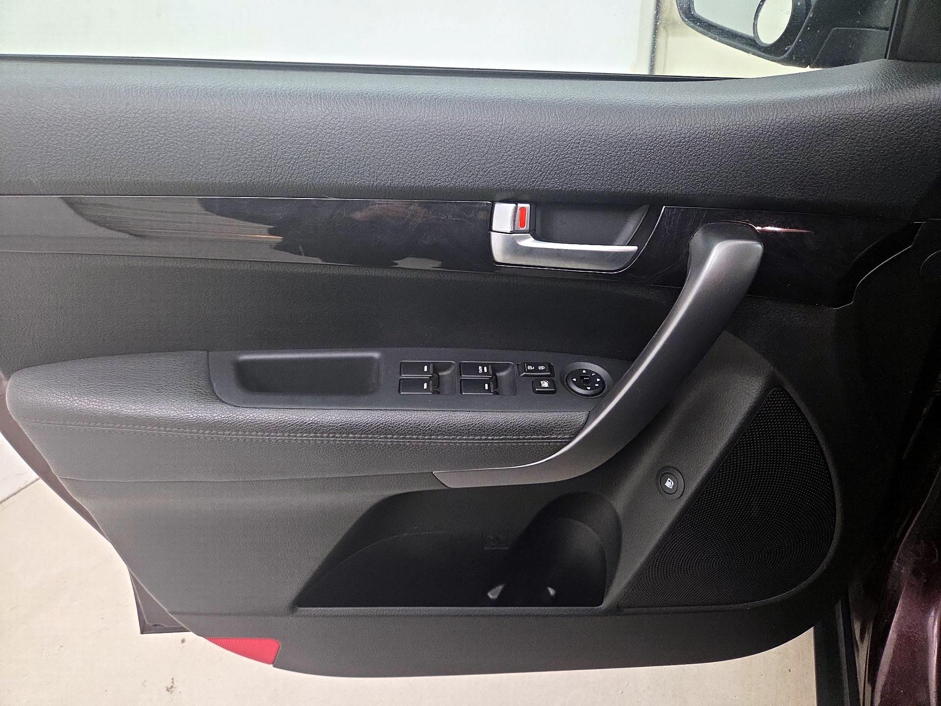 Thumbnail: 2015 Kia Sorento - 12