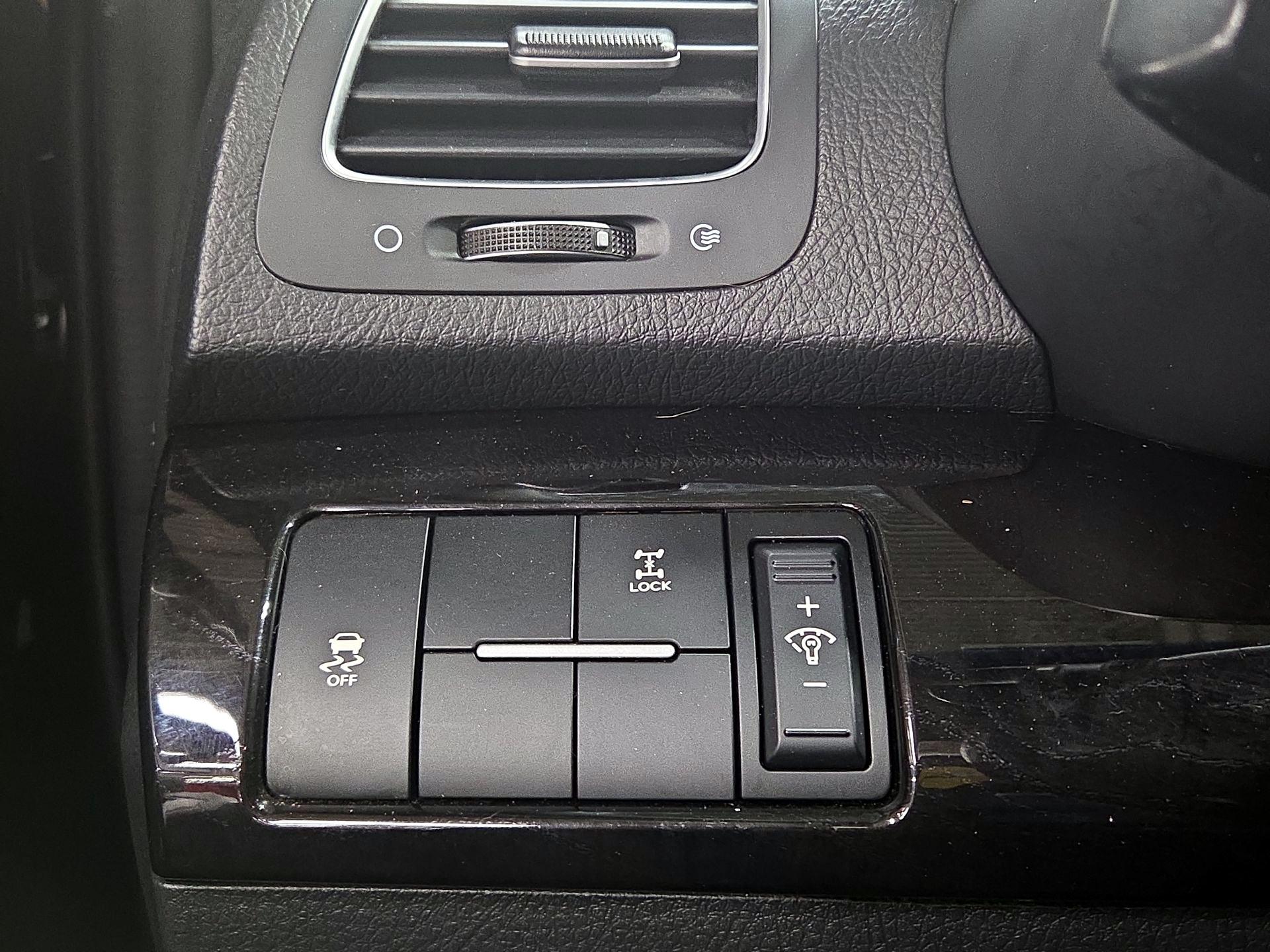 Thumbnail: 2015 Kia Sorento - 13