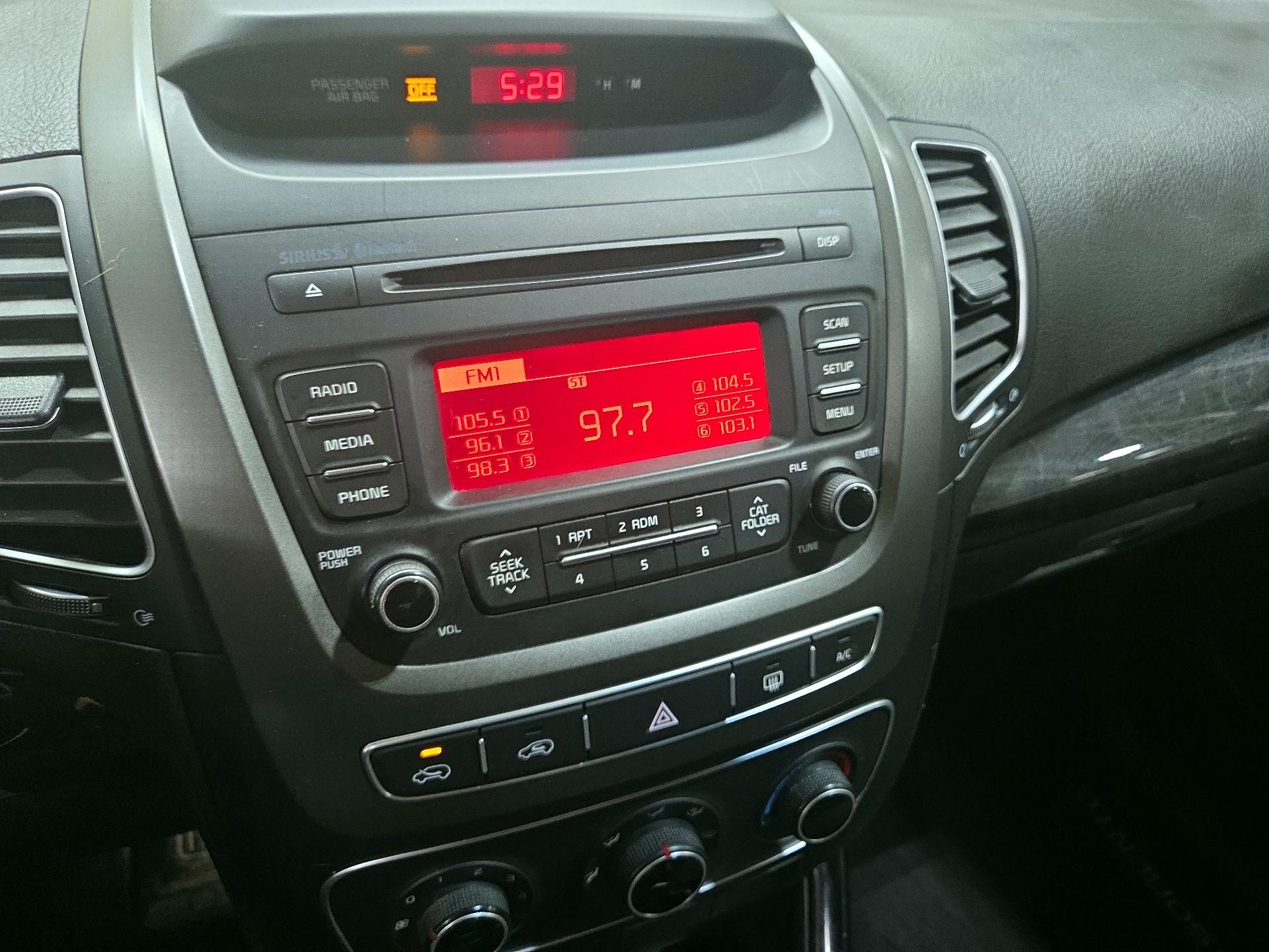 Thumbnail: 2015 Kia Sorento - 14