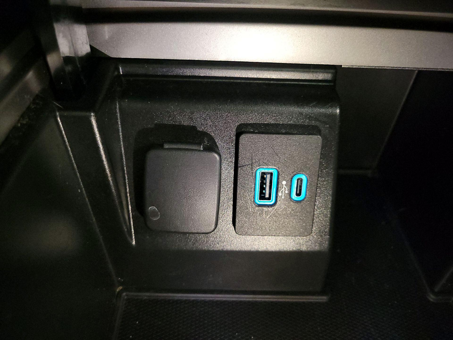 Thumbnail: 2020 Ford Explorer - 19