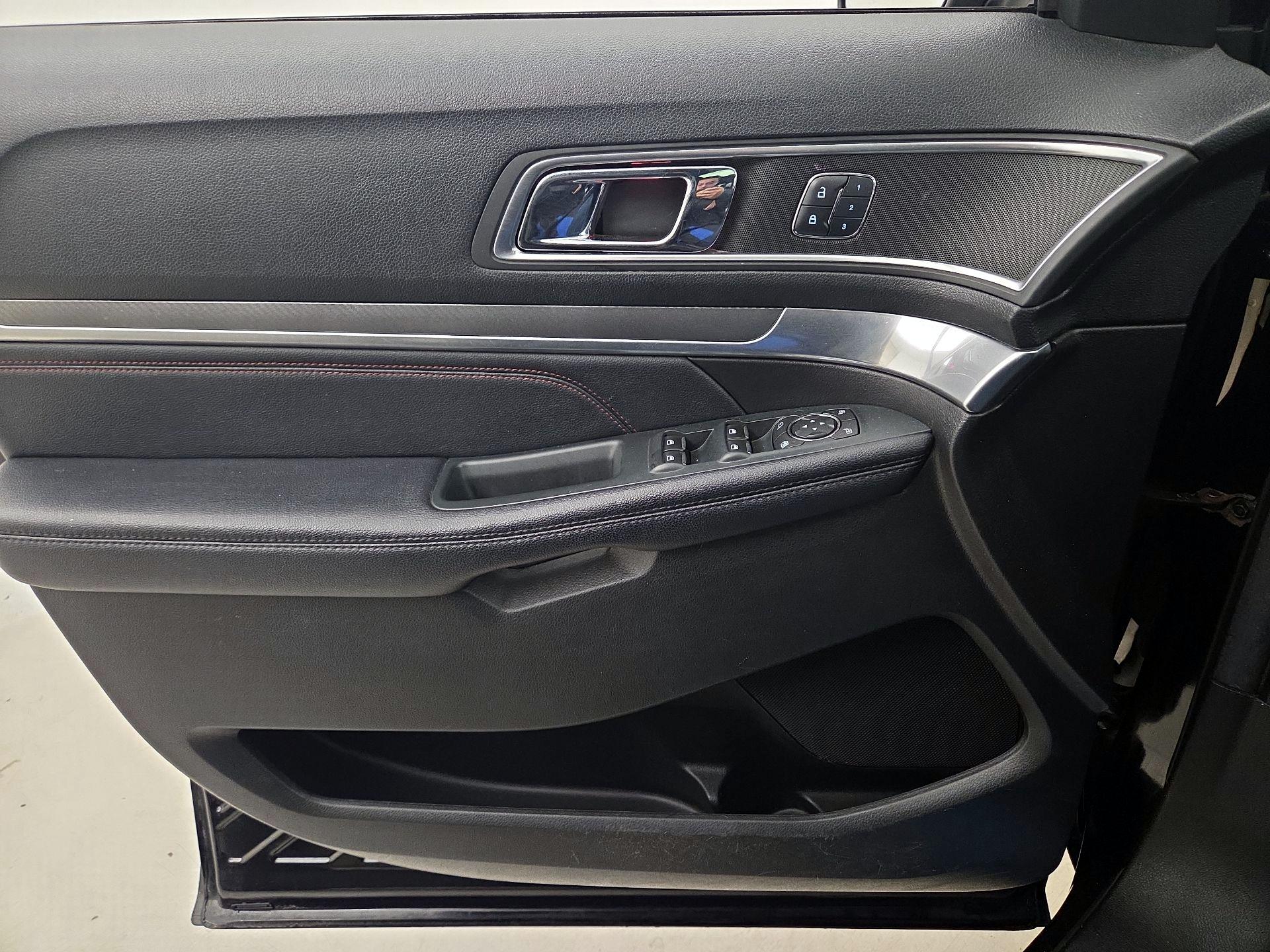 Thumbnail: 2018 Ford Explorer - 12