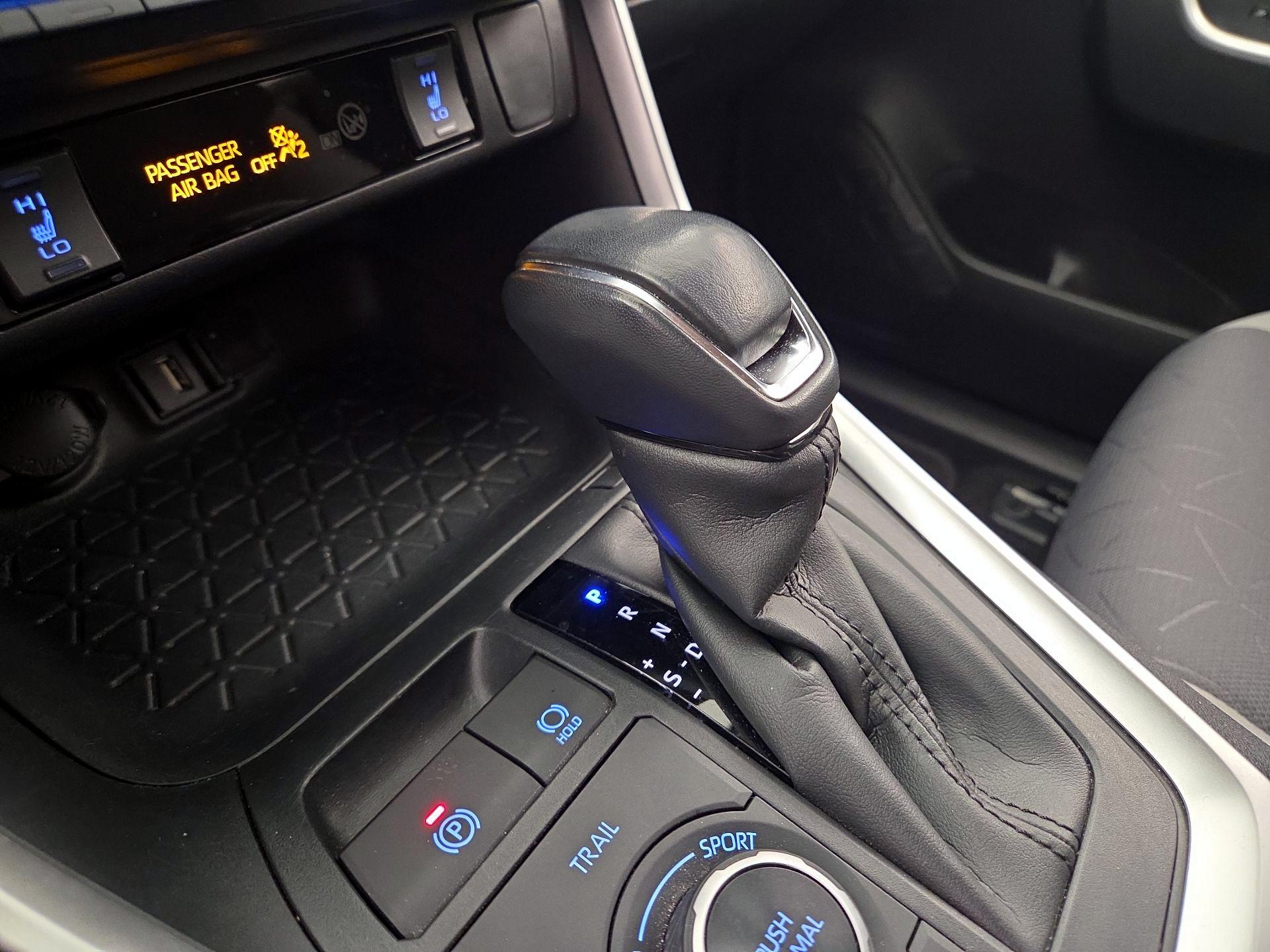 Thumbnail: 2021 Toyota RAV4 - 17