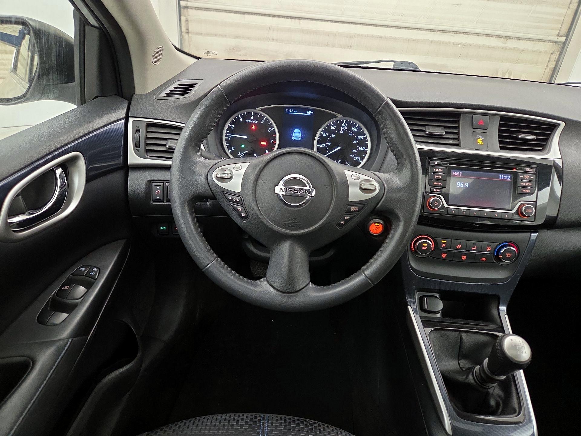 Thumbnail: 2017 Nissan Sentra - 10