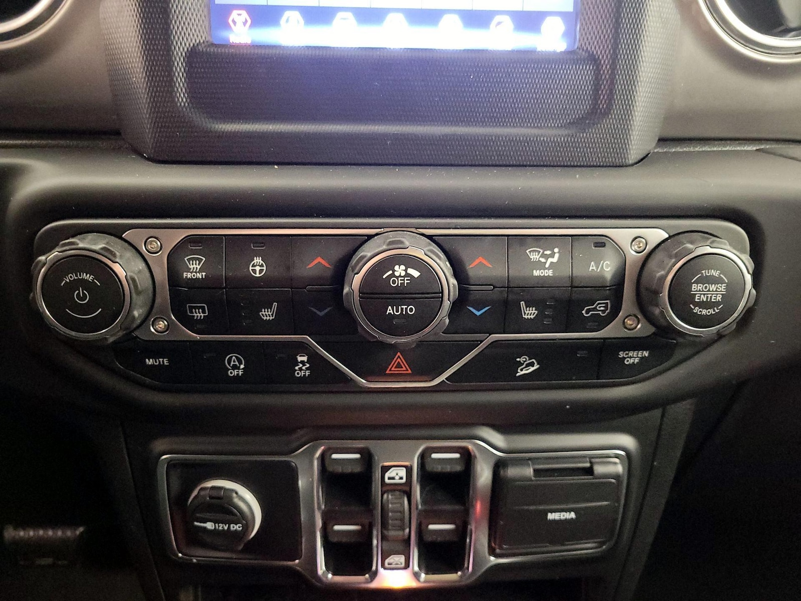 2020 Jeep Wrangler Unlimited Sahara - Photo 17