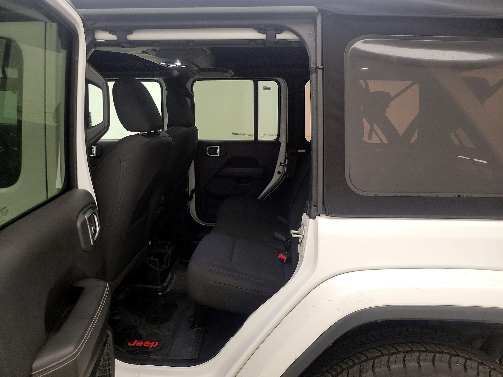 2020 Jeep Wrangler Unlimited Sahara - Photo 20