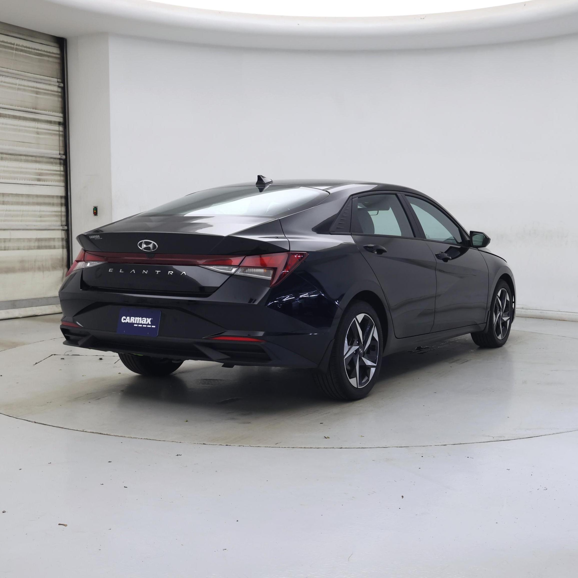 Thumbnail: 2023 Hyundai Elantra - 8