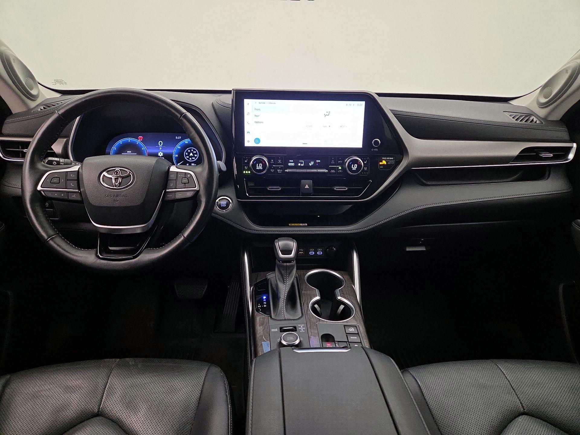 Thumbnail: 2023 Toyota Highlander - 9