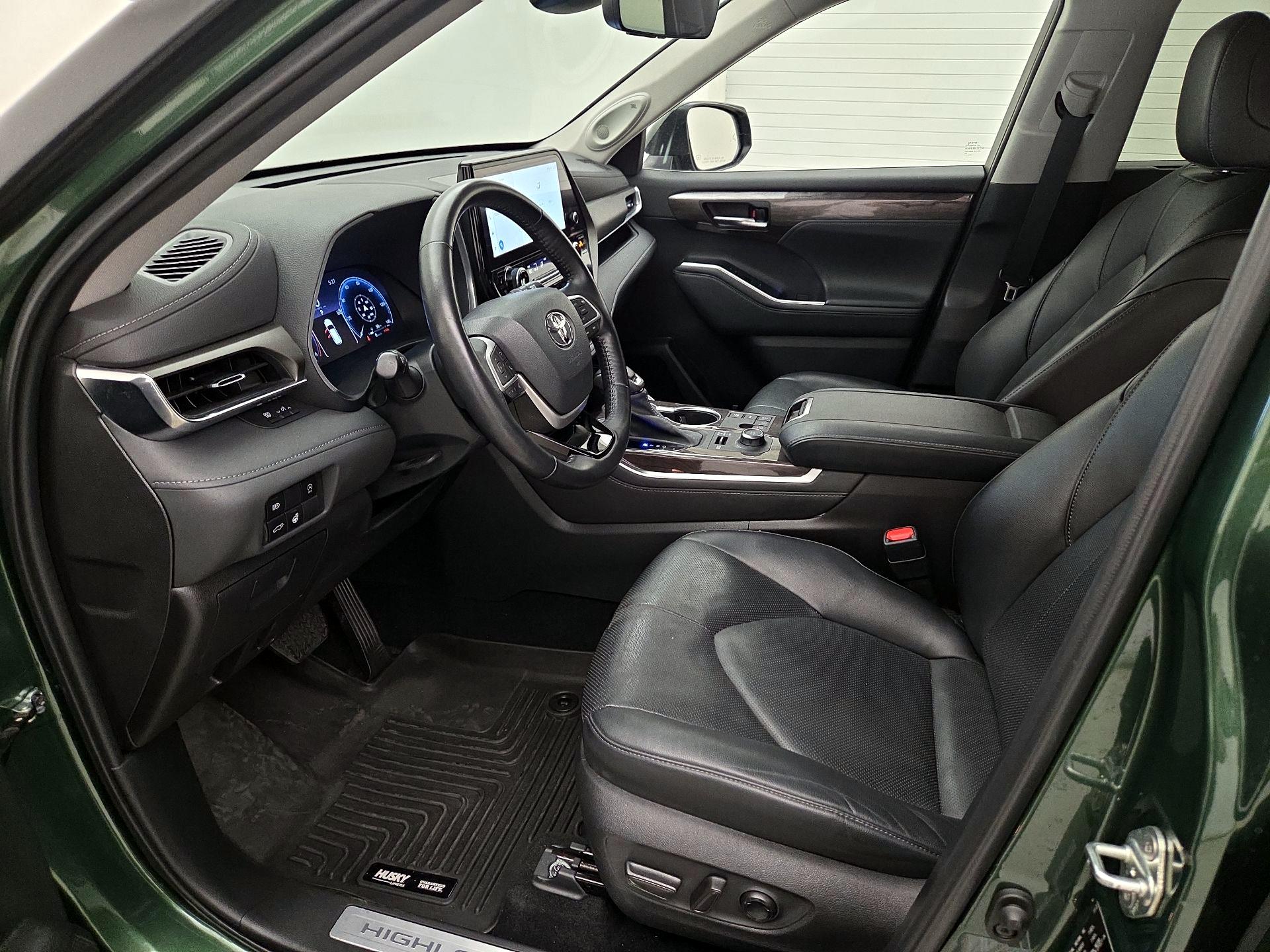 Thumbnail: 2023 Toyota Highlander - 11