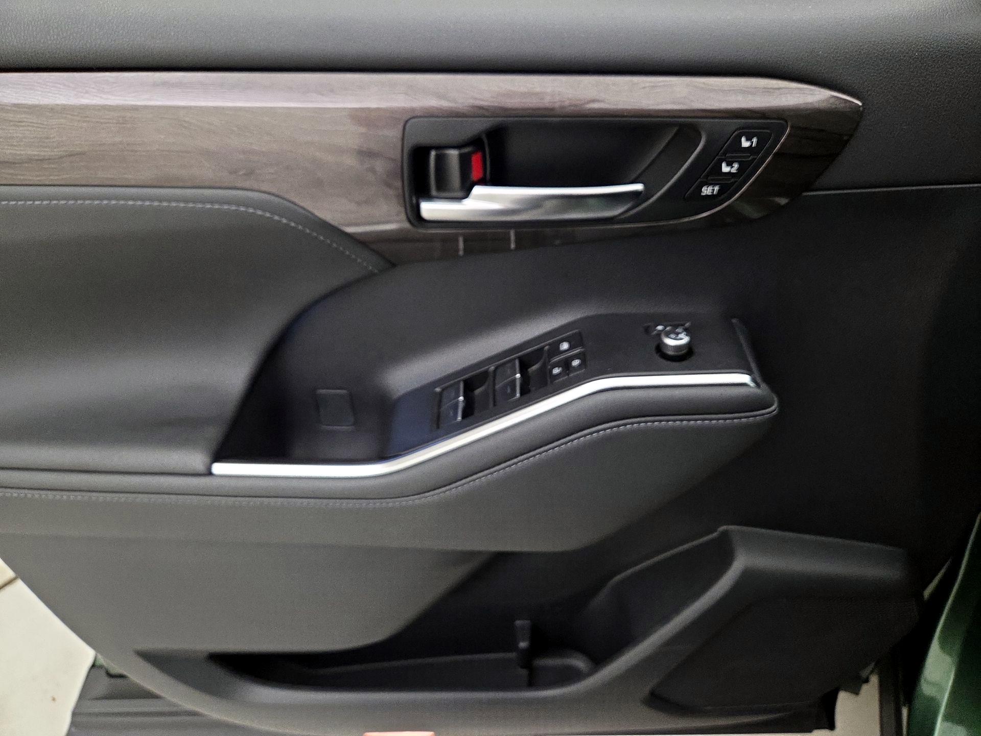 Thumbnail: 2023 Toyota Highlander - 12