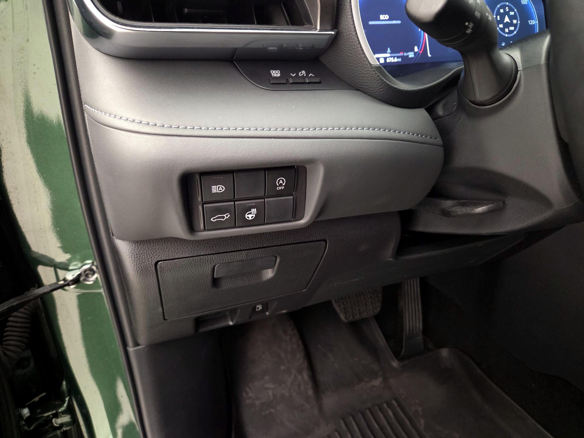 Thumbnail: 2023 Toyota Highlander - 13