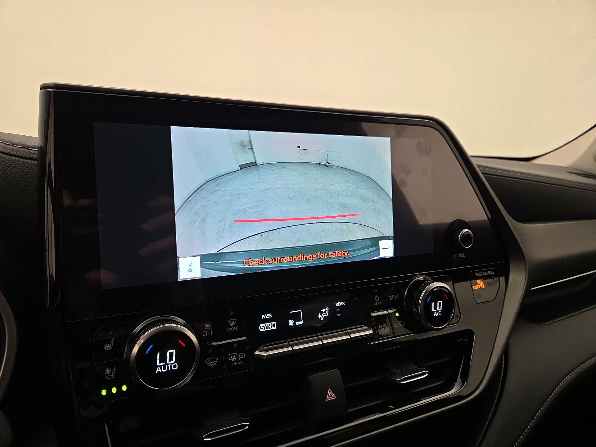 Thumbnail: 2023 Toyota Highlander - 14