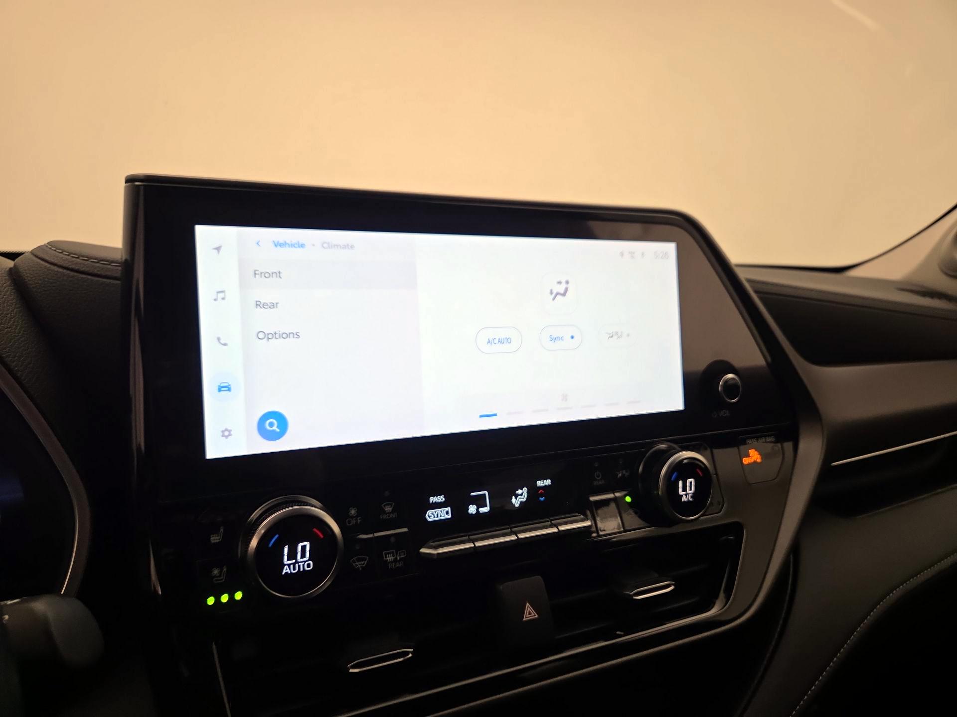 Thumbnail: 2023 Toyota Highlander - 15