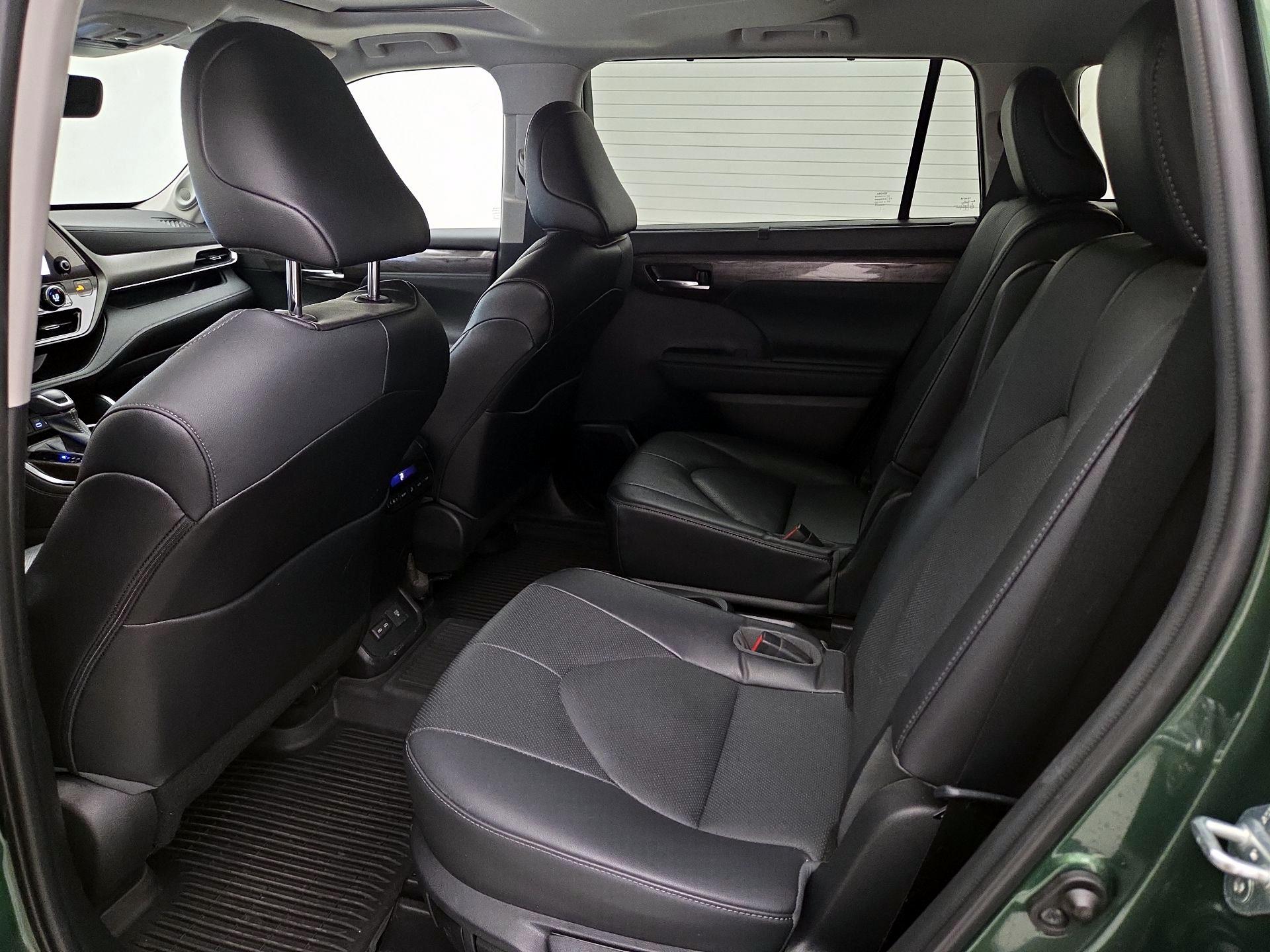 Thumbnail: 2023 Toyota Highlander - 18