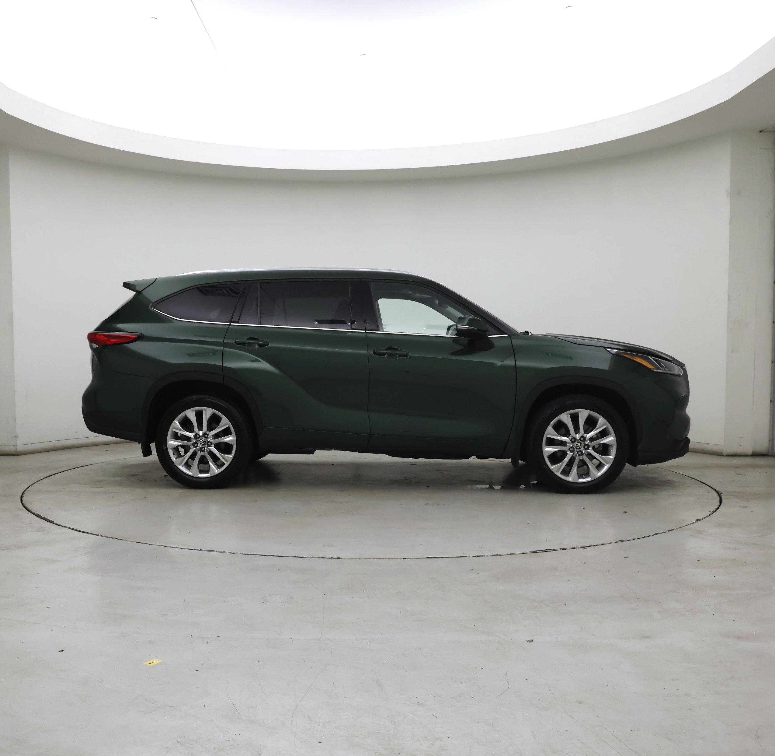 Thumbnail: 2023 Toyota Highlander - 7